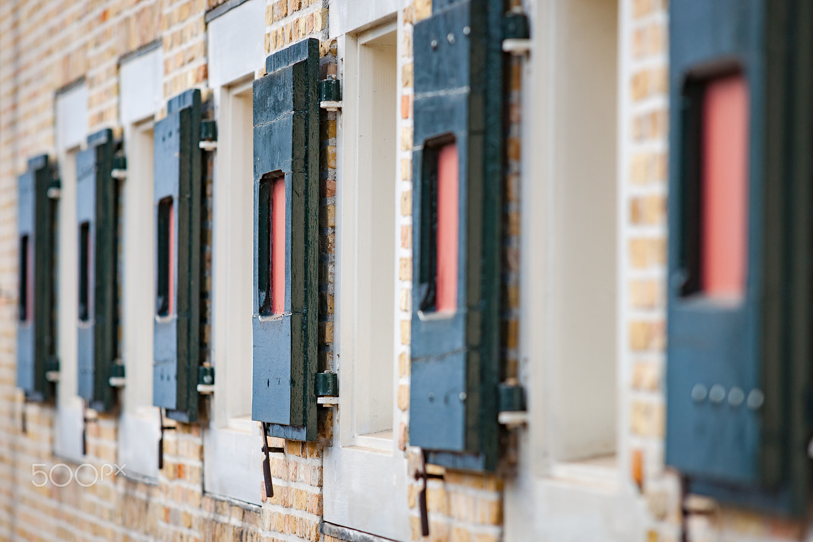 Minolta/Sony AF 70-200mm F2.8 G sample photo. Pattern off old red painted window shutters, holland photography