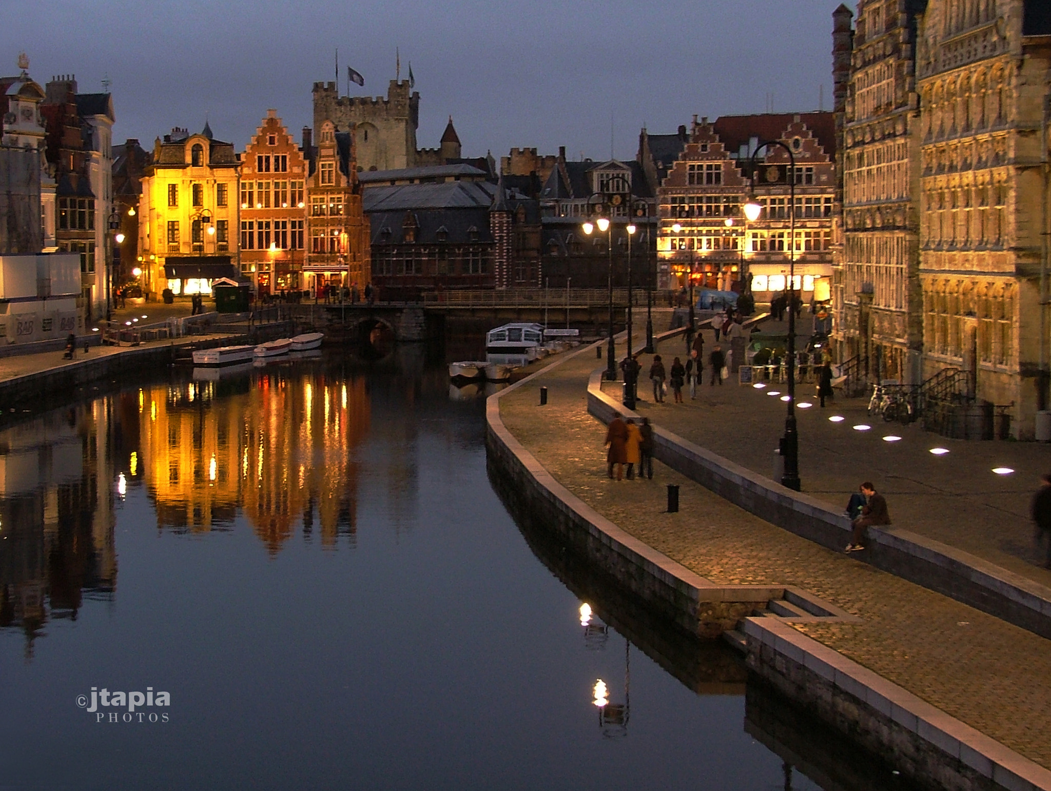 Fujifilm FinePix S5000 sample photo. Night in ghent photography