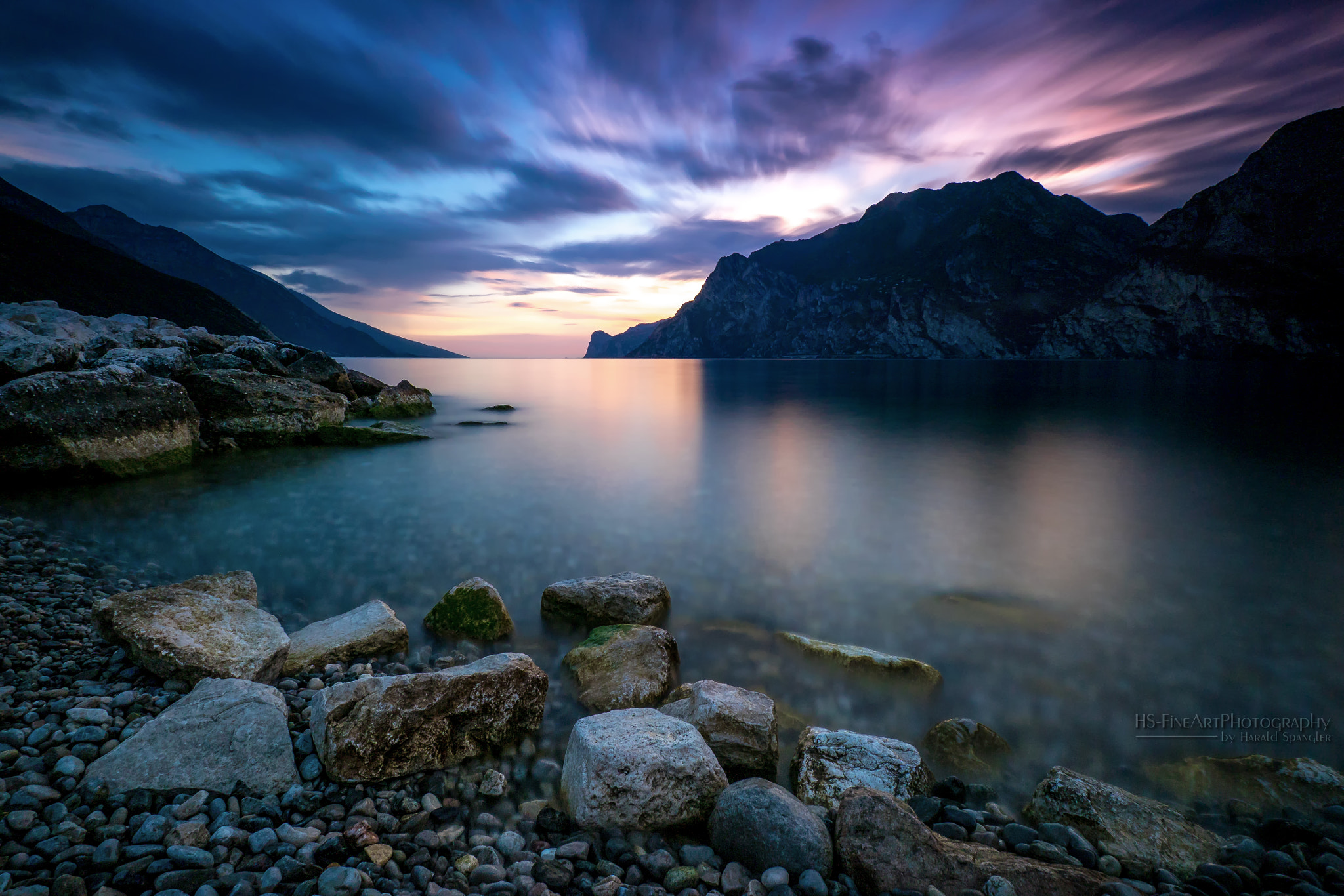 Olympus OM-D E-M1 + OLYMPUS M.9-18mm F4.0-5.6 sample photo. Sunset lago di garda photography