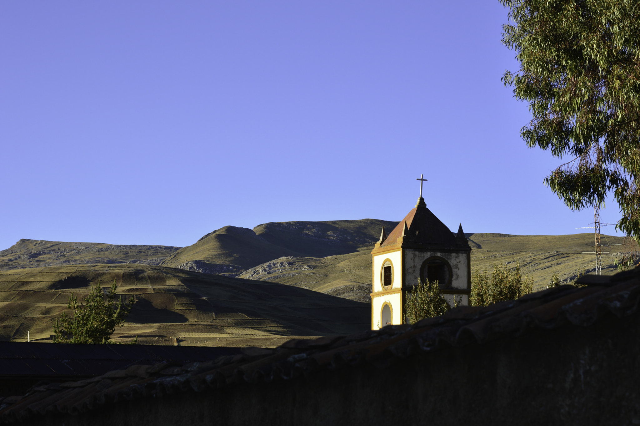 Nikon D3200 + Nikon AF-S Nikkor 24-85mm F3.5-4.5G ED VR sample photo. Iglesia de san pedro de cajas, perú. photography