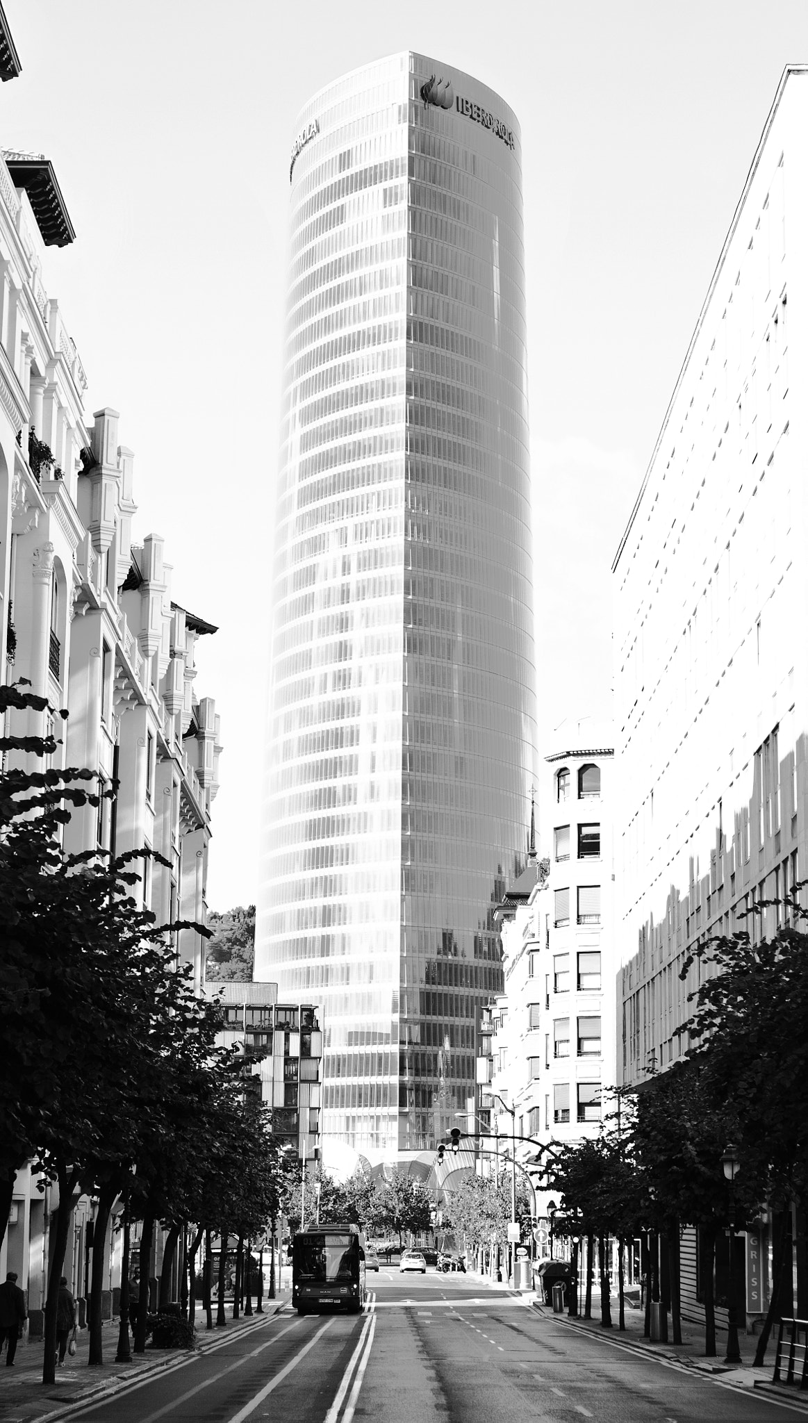 Canon EOS 400D (EOS Digital Rebel XTi / EOS Kiss Digital X) sample photo. Iberdrola tower - bilbao photography