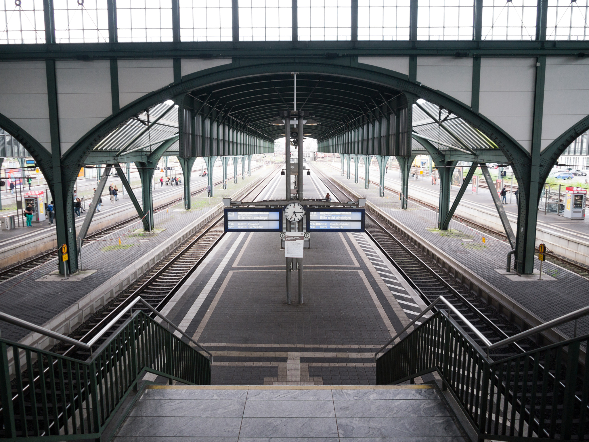 Olympus PEN E-PL3 sample photo. Darmstadt hauptbahnhof photography