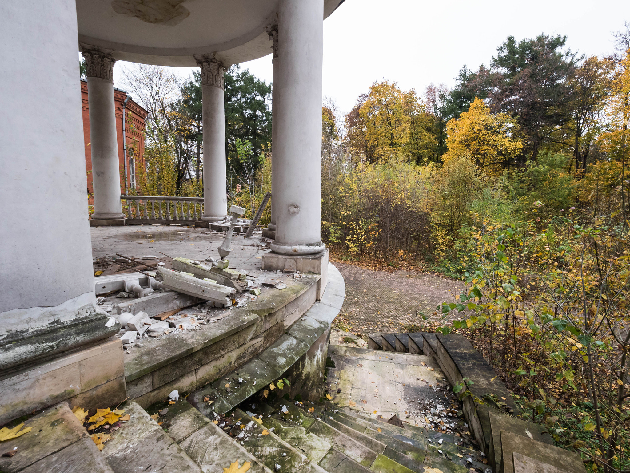 Panasonic Lumix DMC-GH4 + Olympus M.Zuiko Digital ED 7-14mm F2.8 PRO sample photo. Pokrovskoye-streshnevo estate (iii) photography