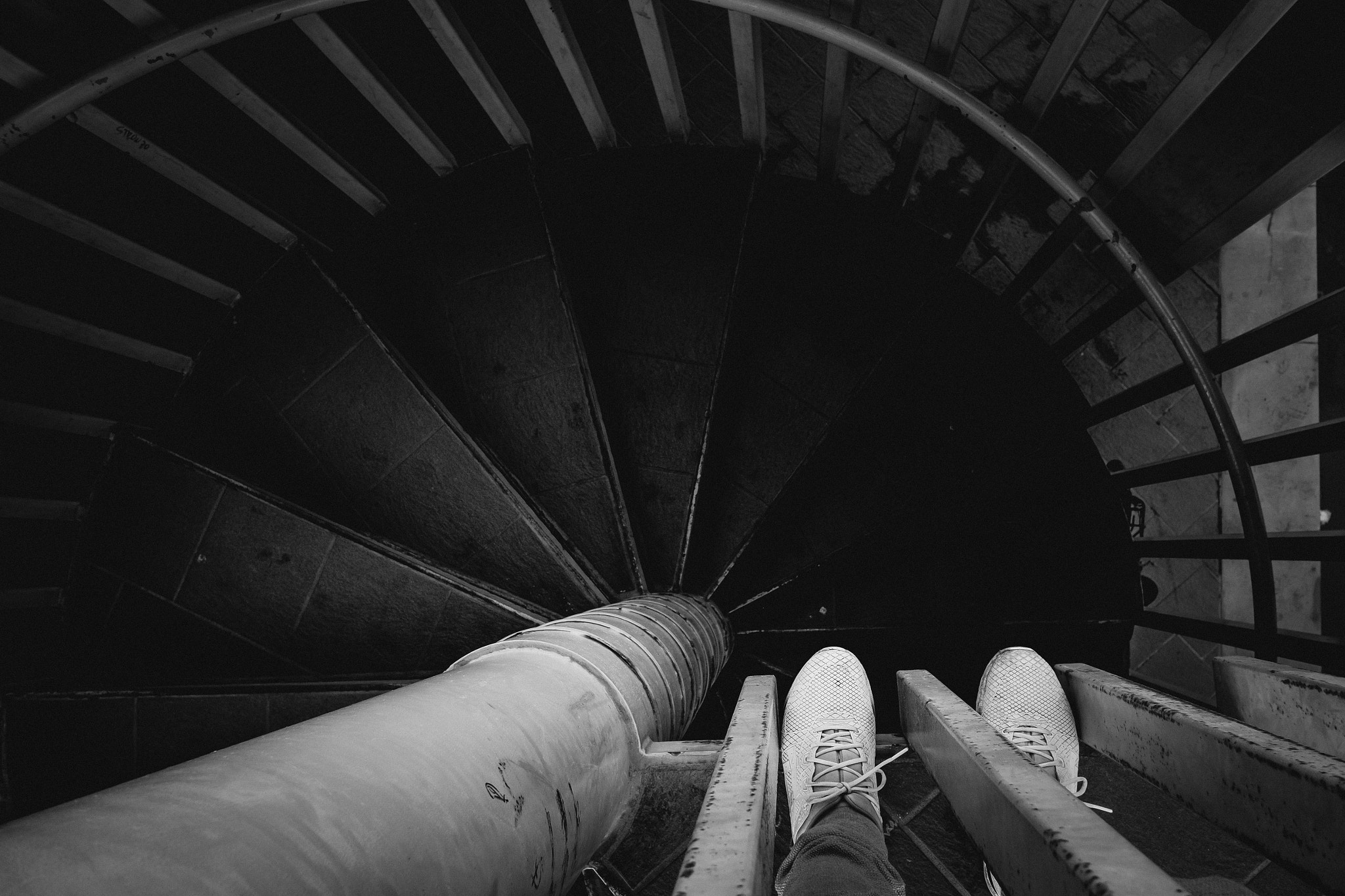 Fujifilm X-E2 + Fujifilm XF 18mm F2 R sample photo. White in black photography