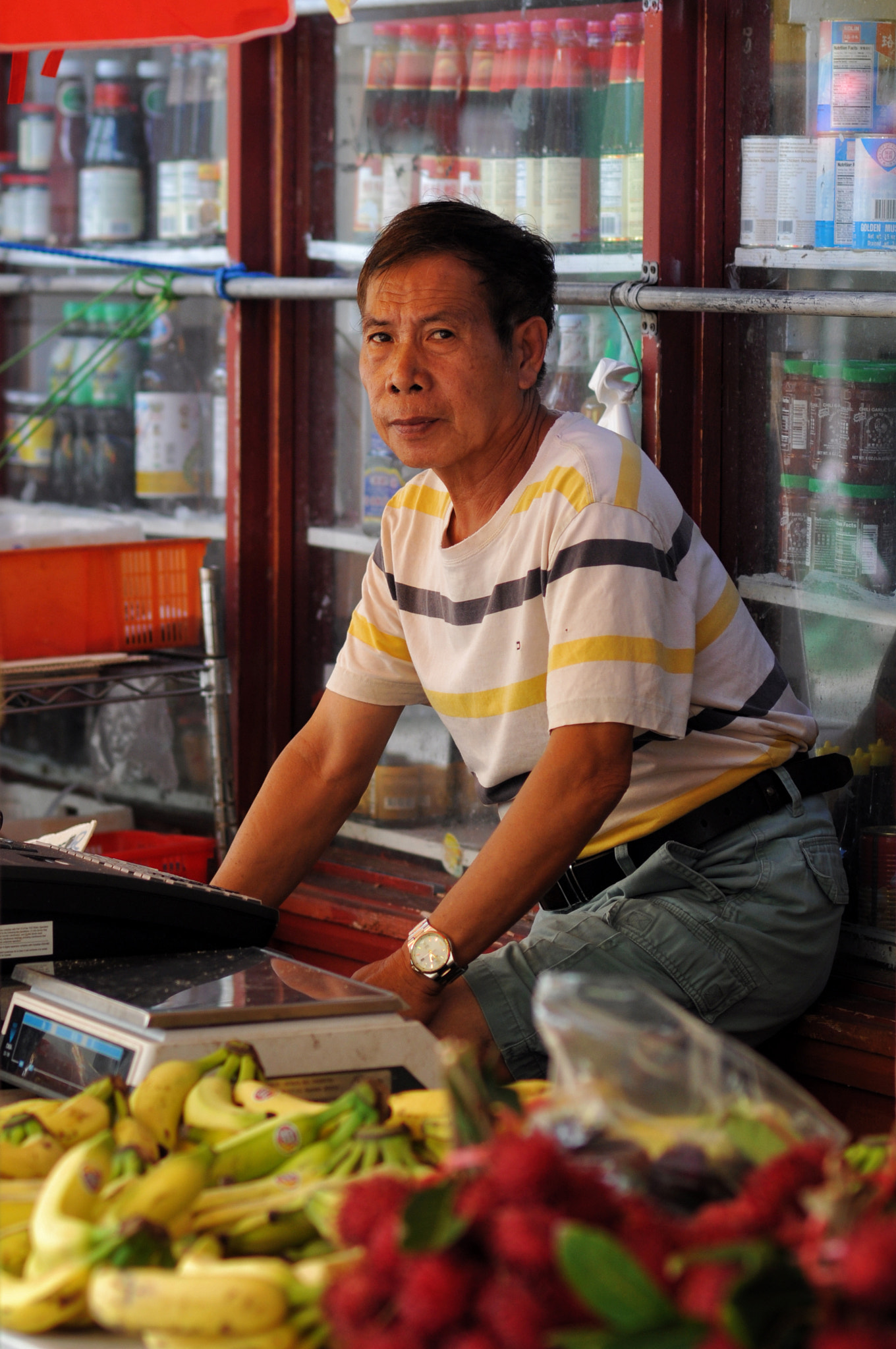 Nikon D5000 + Nikon AF Nikkor 85mm F1.8D sample photo. Chinatown merchant photography