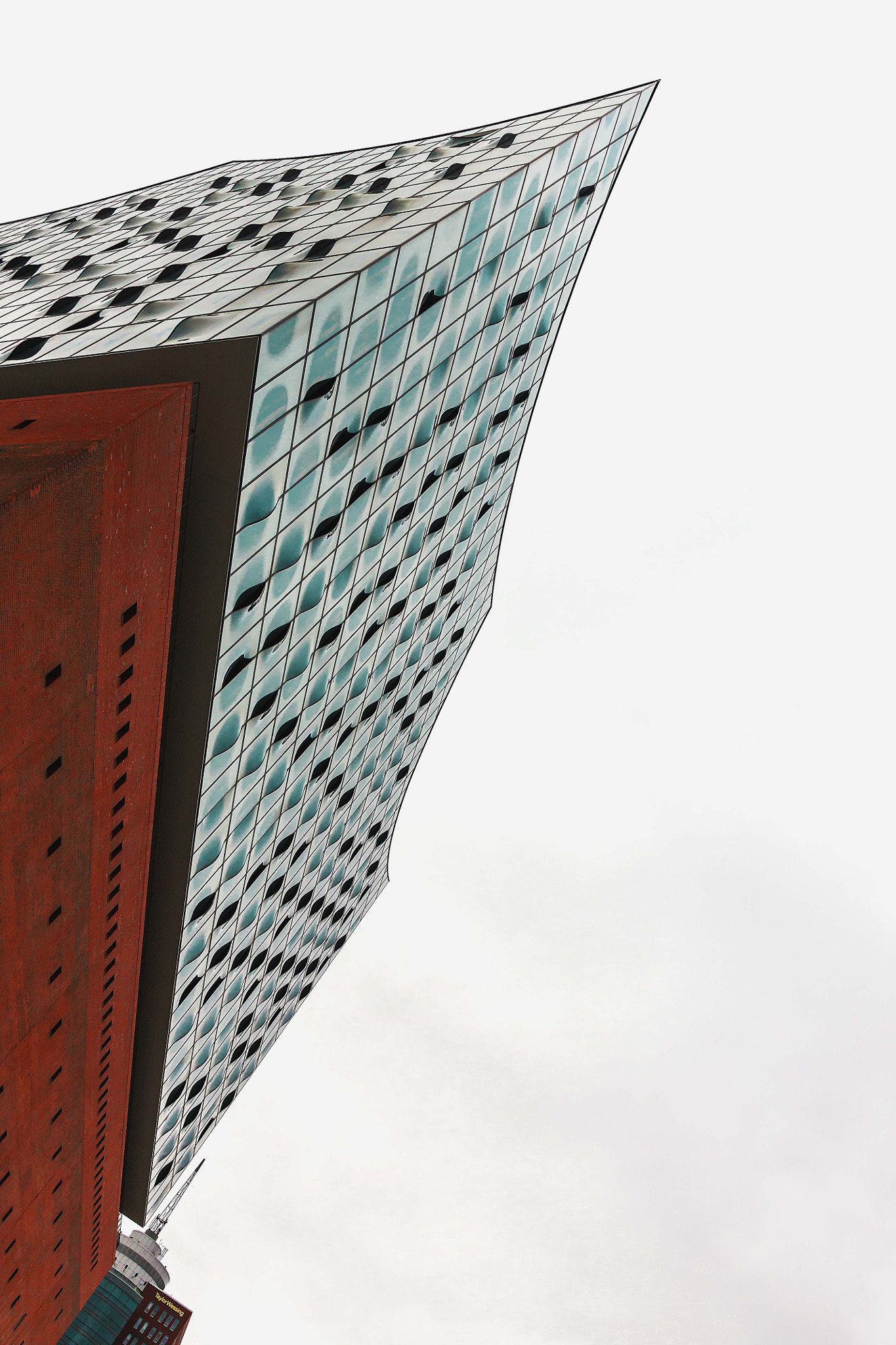 Sigma 17-70mm F2.8-4 DC Macro OS HSM sample photo. Elbphilharmonie photography