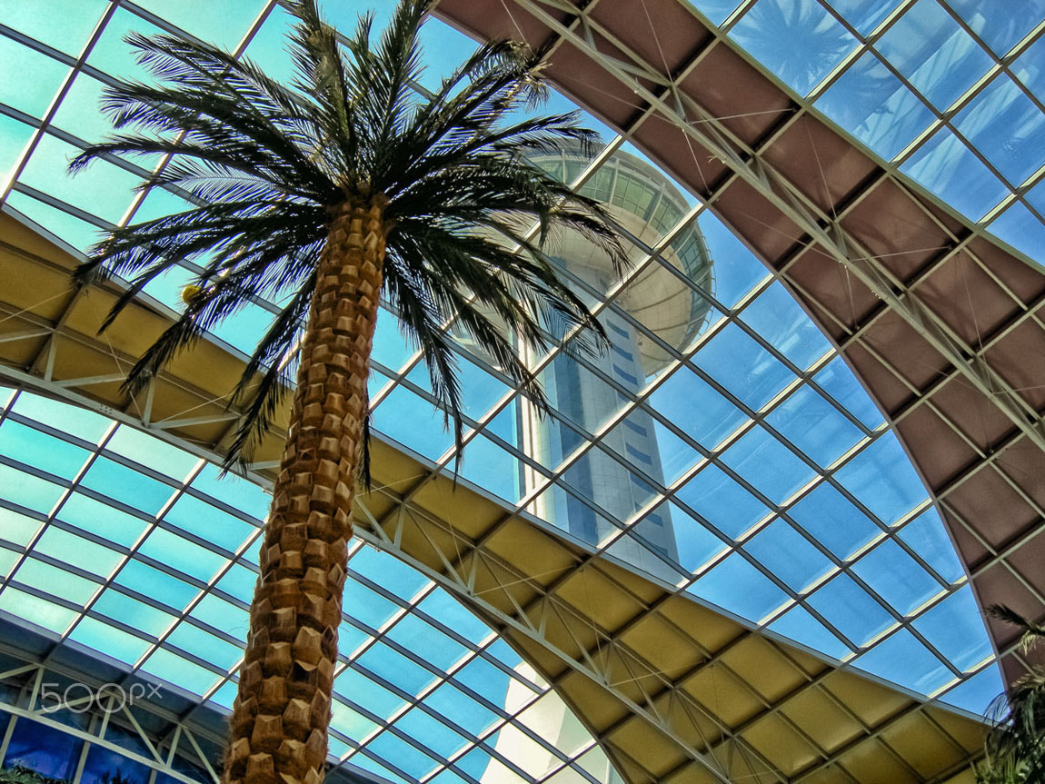 Nikon COOLPIX P1 sample photo. Marina mall tower photography
