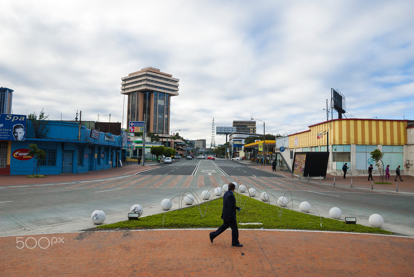 Nikon D200 sample photo. People street, work, time or lost in guatemala, ce photography