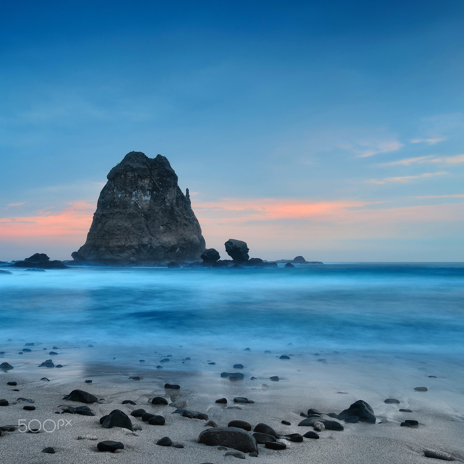 Nikon AF-S Nikkor 17-35mm F2.8D ED-IF sample photo. The rocks photography