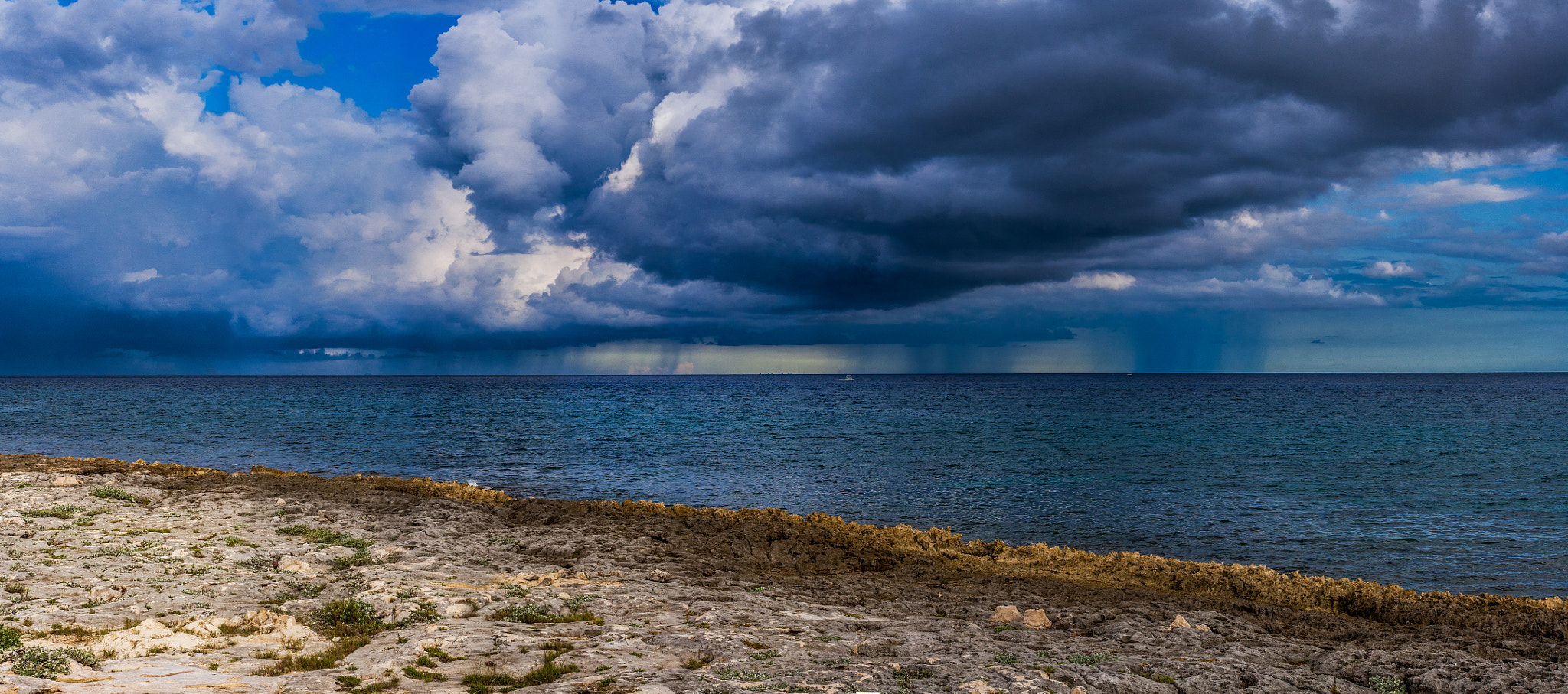 Canon EOS 1000D (EOS Digital Rebel XS / EOS Kiss F) + Canon EF 50mm F1.8 II sample photo. Storm riviera maya 2016 photography