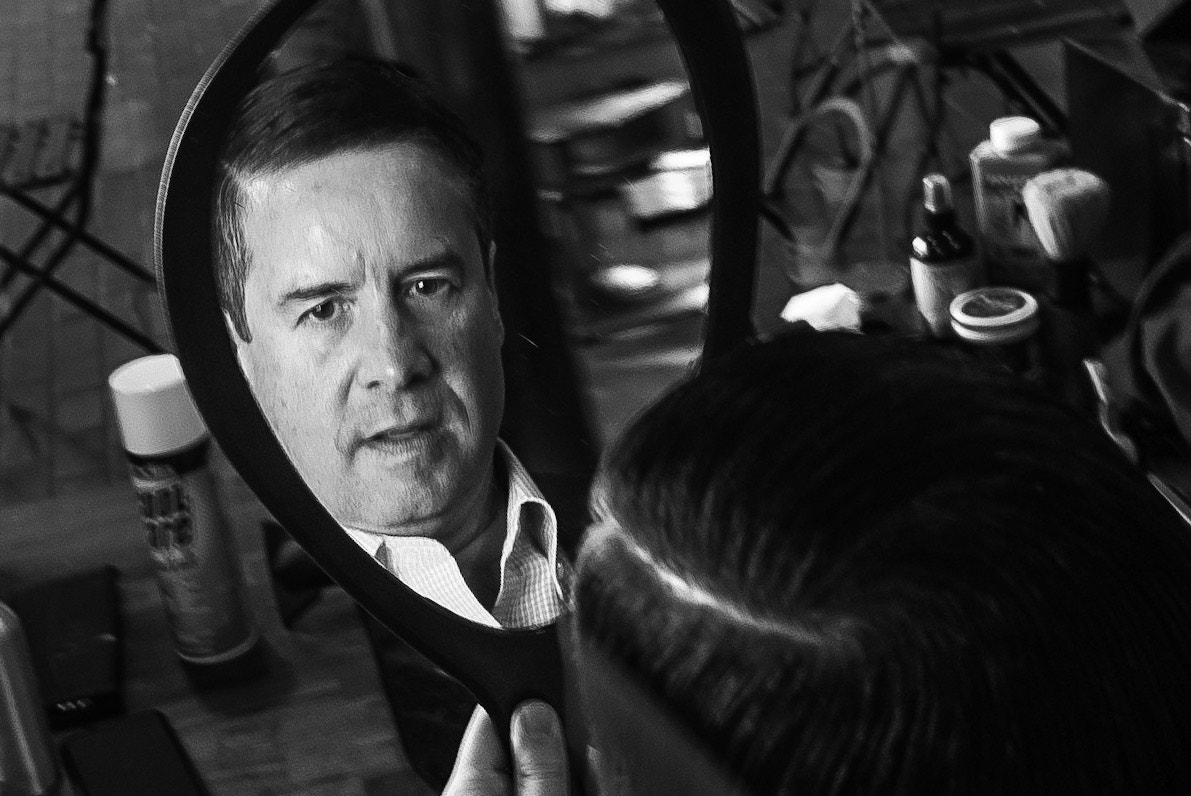 Sony a7S + Sony FE 28-70mm F3.5-5.6 OSS sample photo. Haircut reflection photography