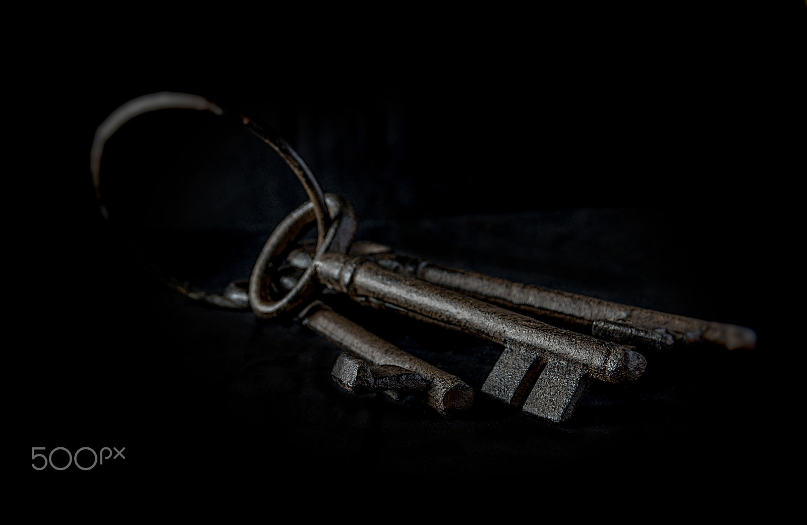 Sigma 17-70mm F2.8-4 DC Macro OS HSM sample photo. The old keys photography