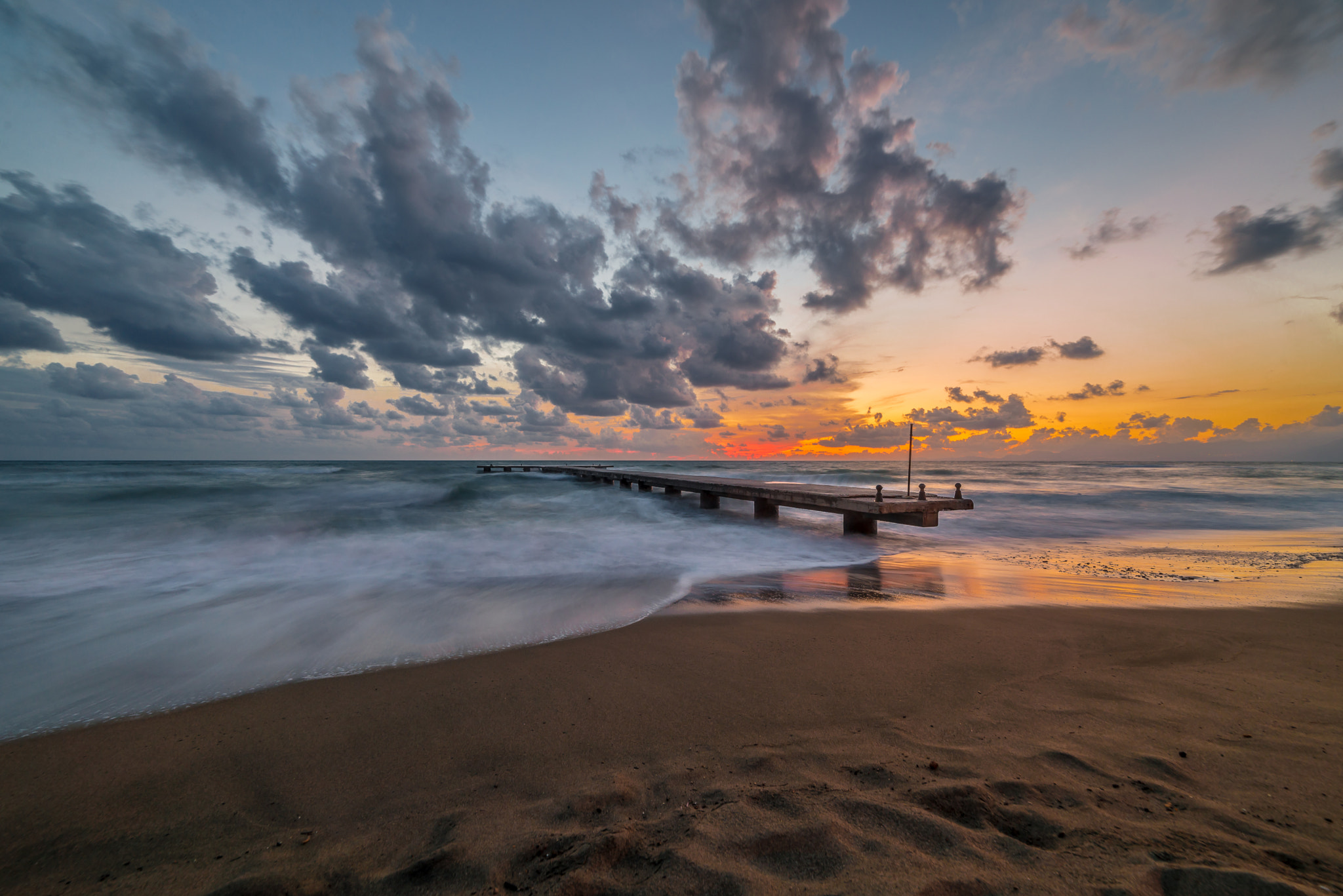 Samyang 14mm F2.8 ED AS IF UMC sample photo. Paestum molo sunset photography