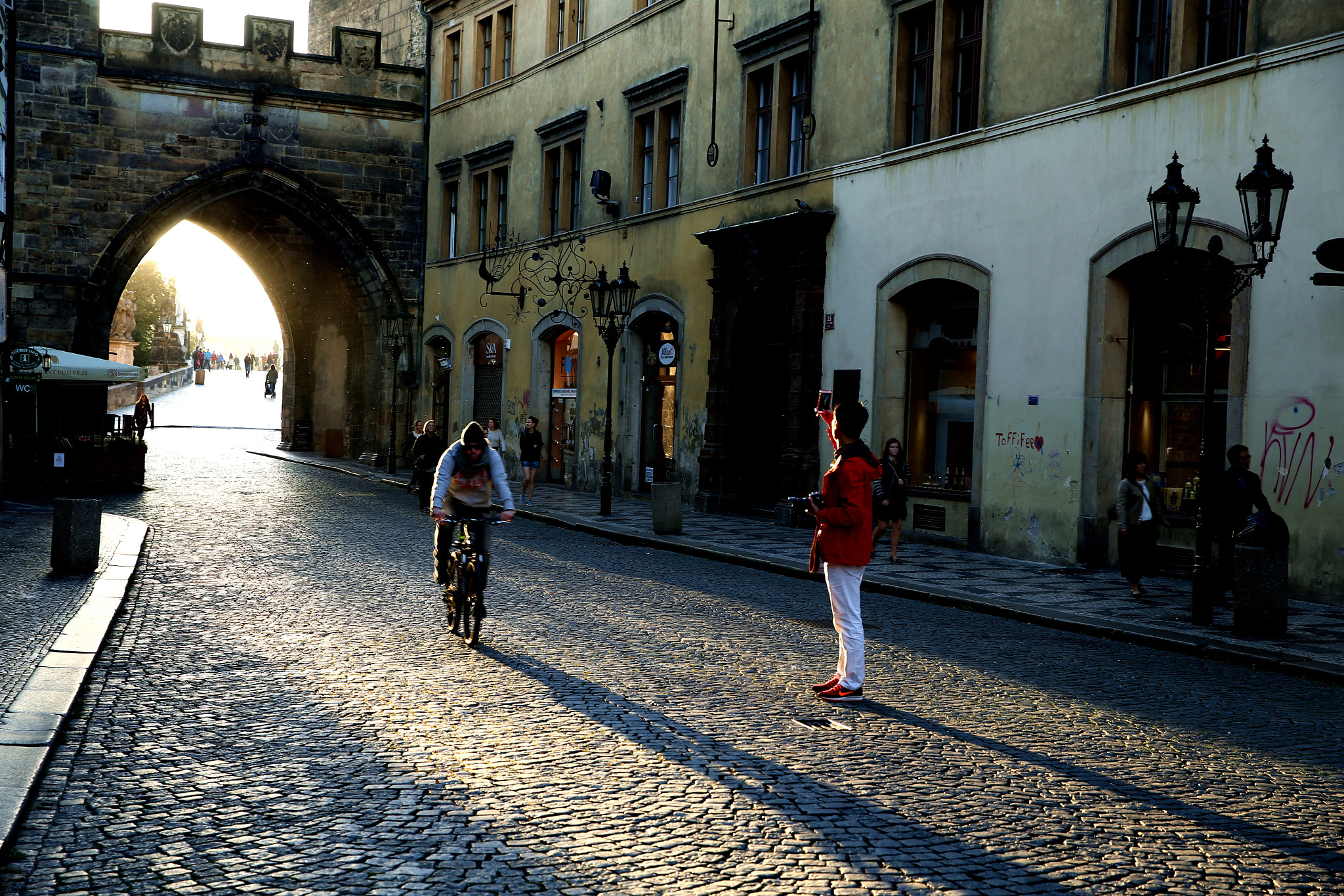 Canon EF 24-70mm F2.8L II USM sample photo. Street2 prag photography