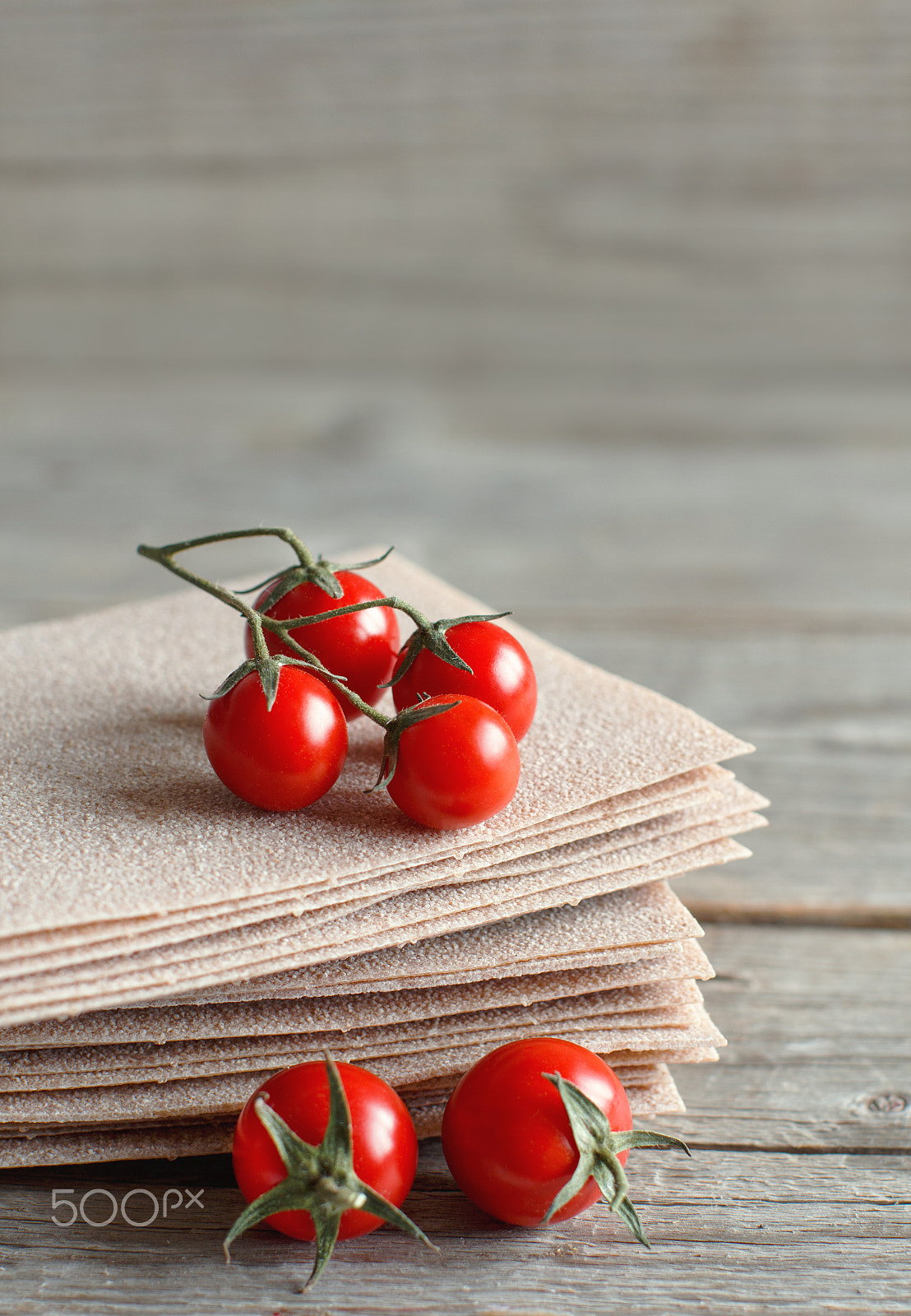 Canon EOS 650D (EOS Rebel T4i / EOS Kiss X6i) + Canon EF 50mm F1.2L USM sample photo. Raw lasagna sheets and cherry tomatoes photography