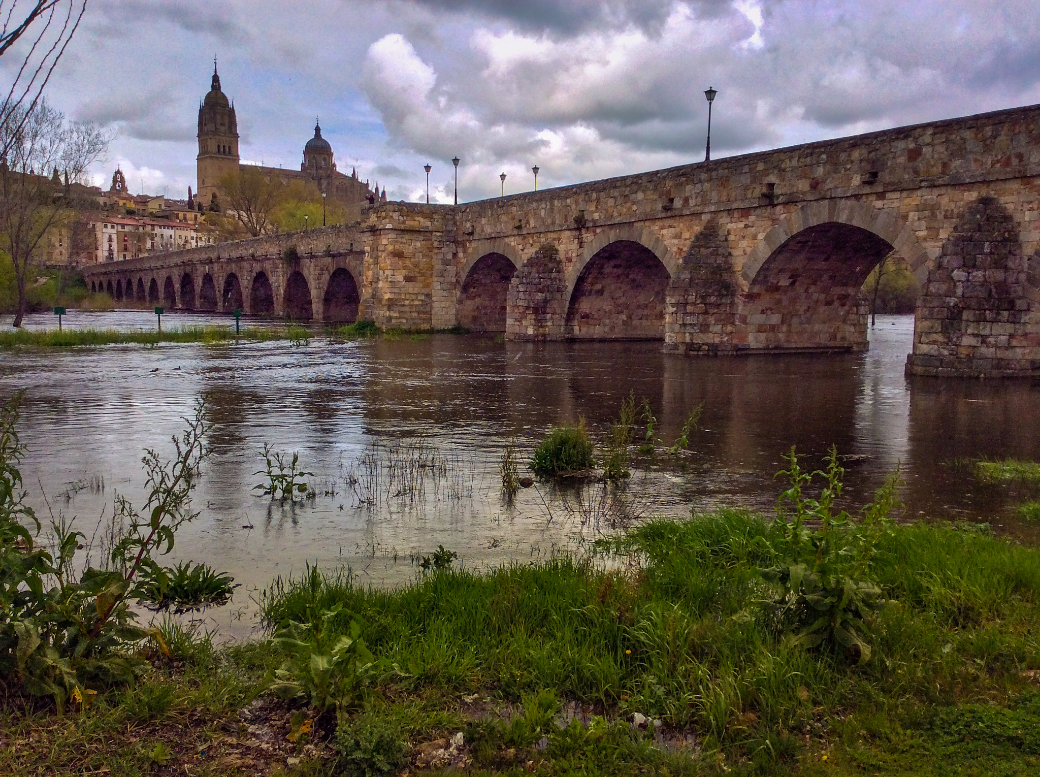 iPad mini 2 back camera 3.3mm f/2.4 sample photo. Puente romano, salamanca, spain. photography