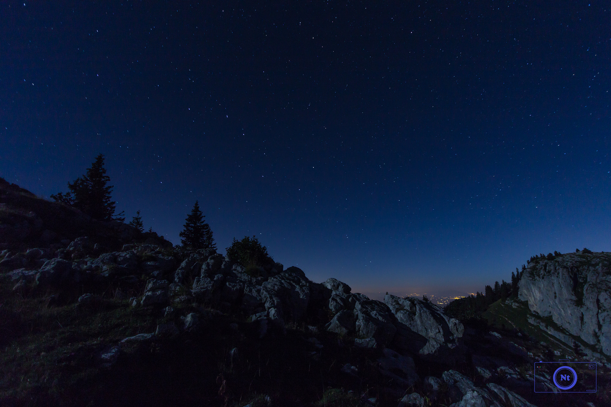 Canon EF-S 10-22mm F3.5-4.5 USM sample photo. Charmant som by night photography