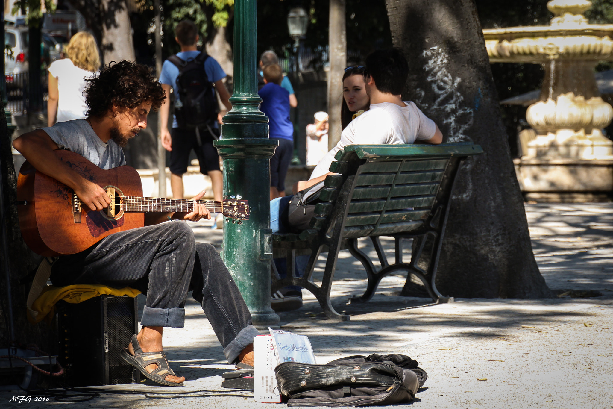 Canon EOS 650D (EOS Rebel T4i / EOS Kiss X6i) sample photo. Lisboa musico callejero photography