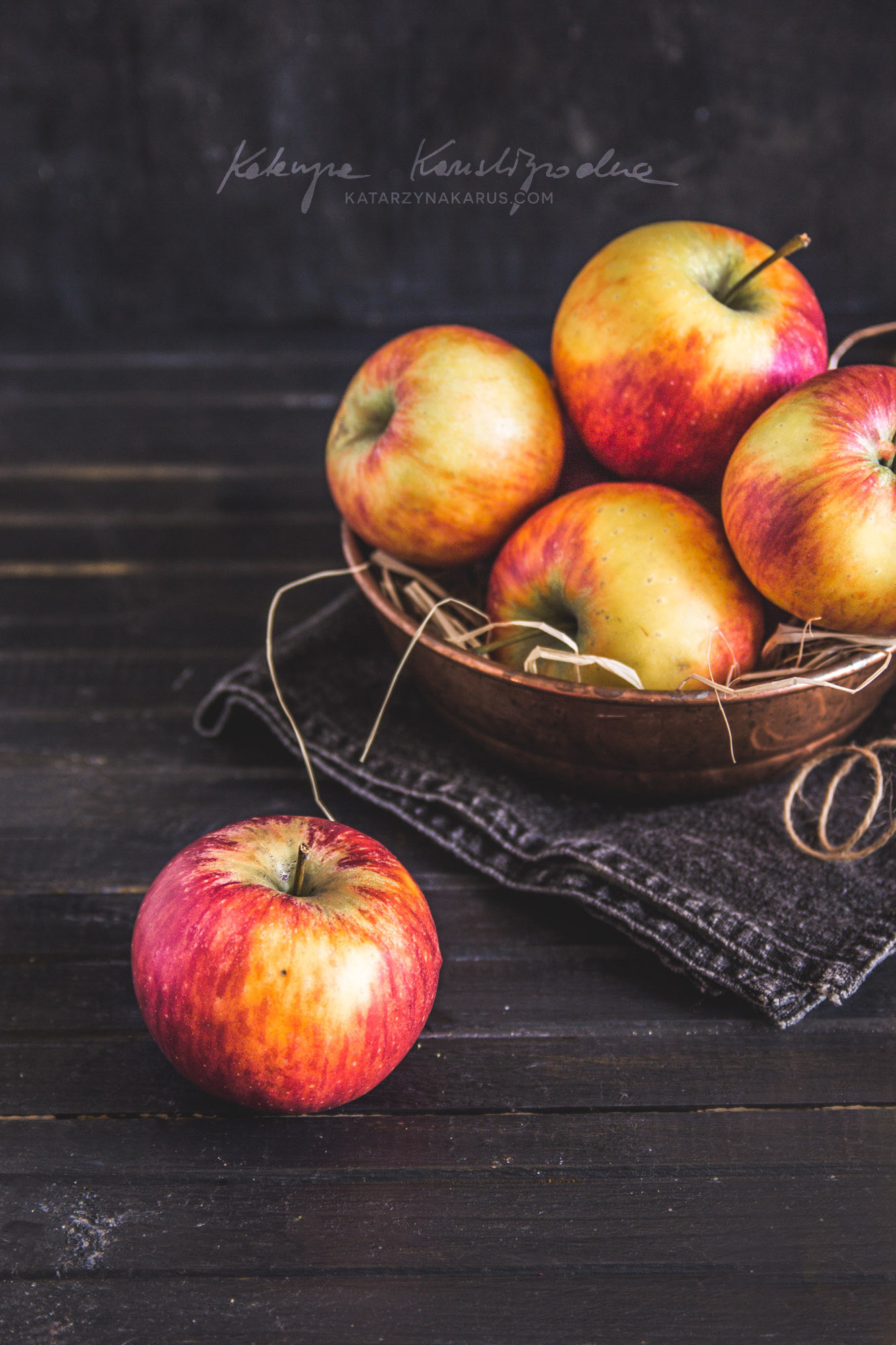 Canon EOS 60D + Sigma 18-50mm f/2.8 Macro sample photo. Autumn apples photography