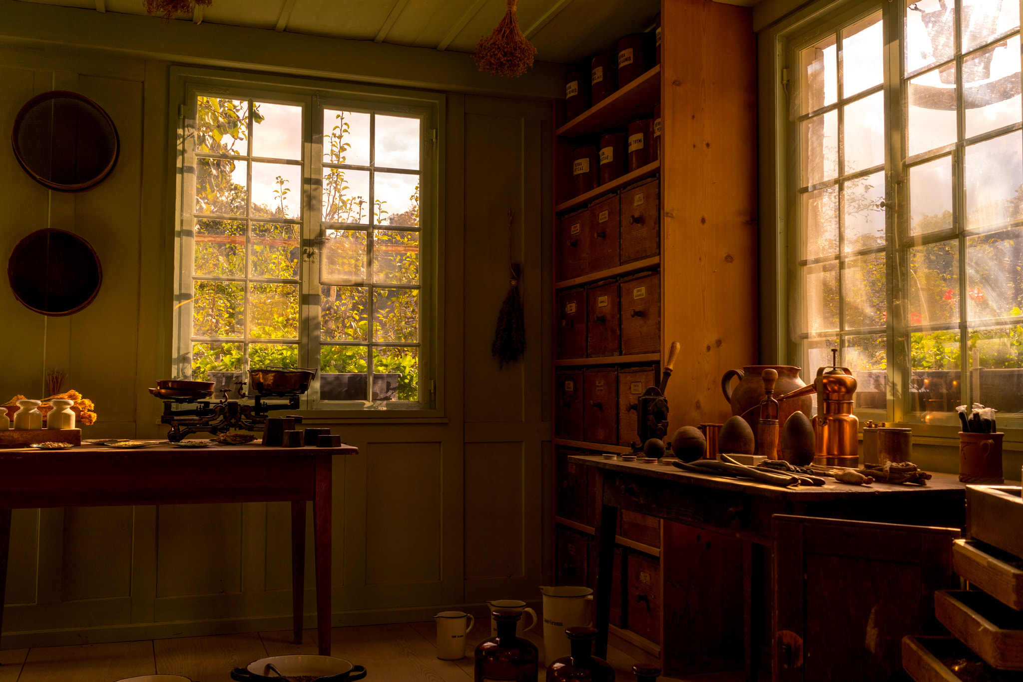 Sony a7 + Sony Distagon T* FE 35mm F1.4 ZA sample photo. Old drug store photography