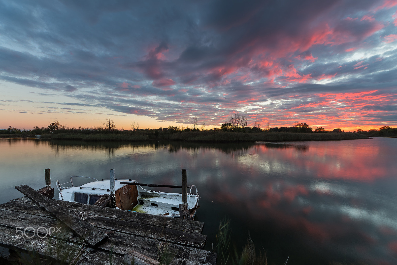 Canon EOS 700D (EOS Rebel T5i / EOS Kiss X7i) + Sigma 8-16mm F4.5-5.6 DC HSM sample photo. Reflection of a cloudy sunset photography