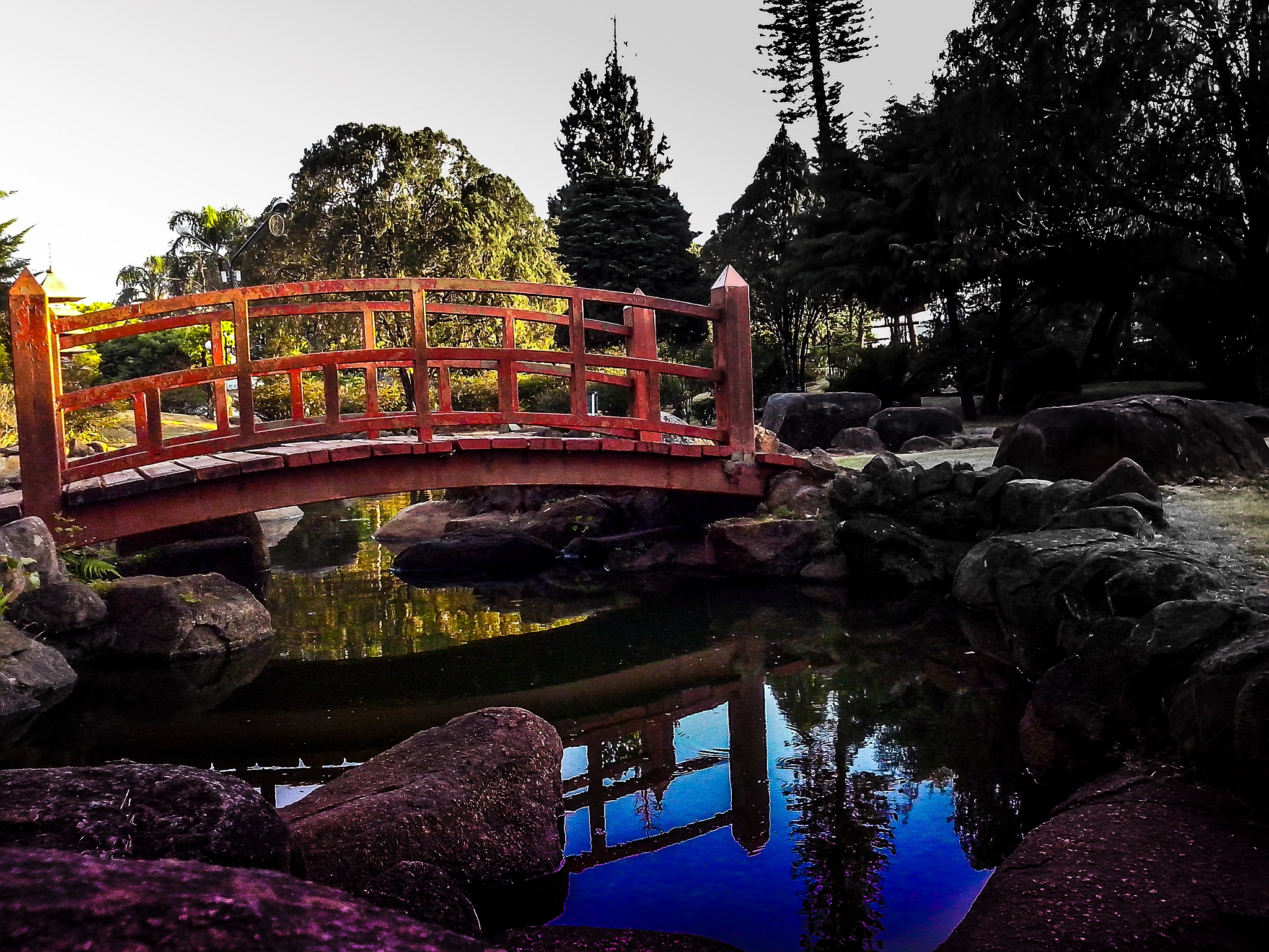 LG OPTIMUS L5 II sample photo. Impossible photography