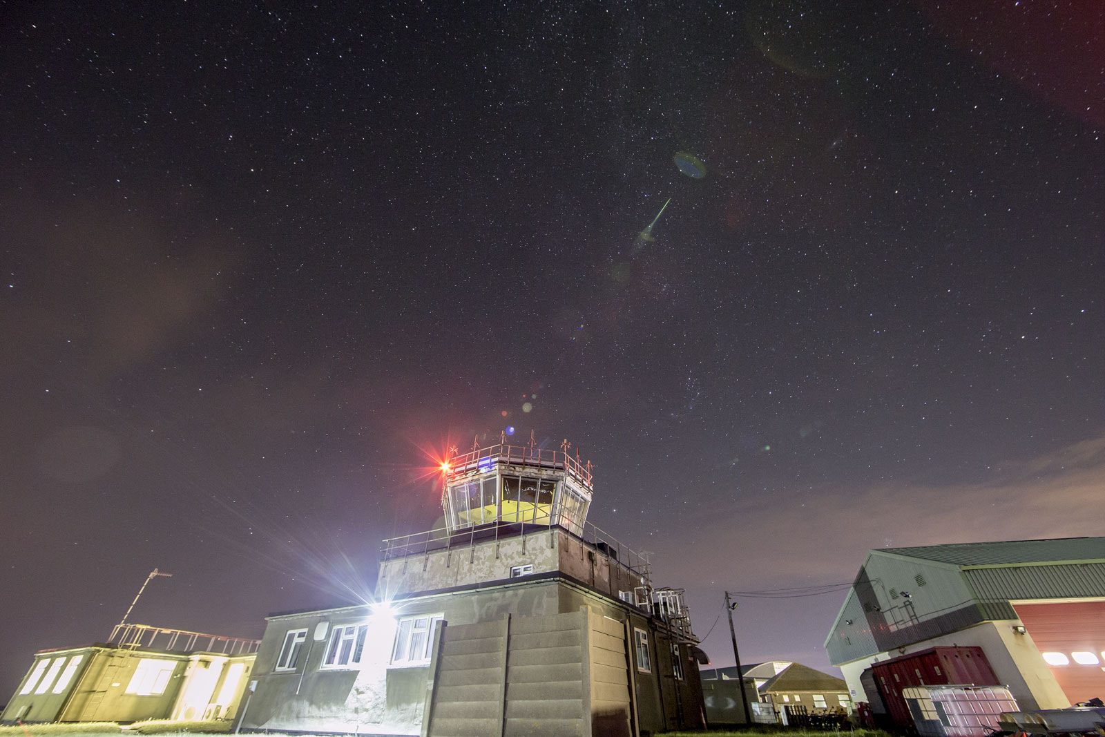 Canon EF 14mm F2.8L II USM sample photo. Air traffic front photography