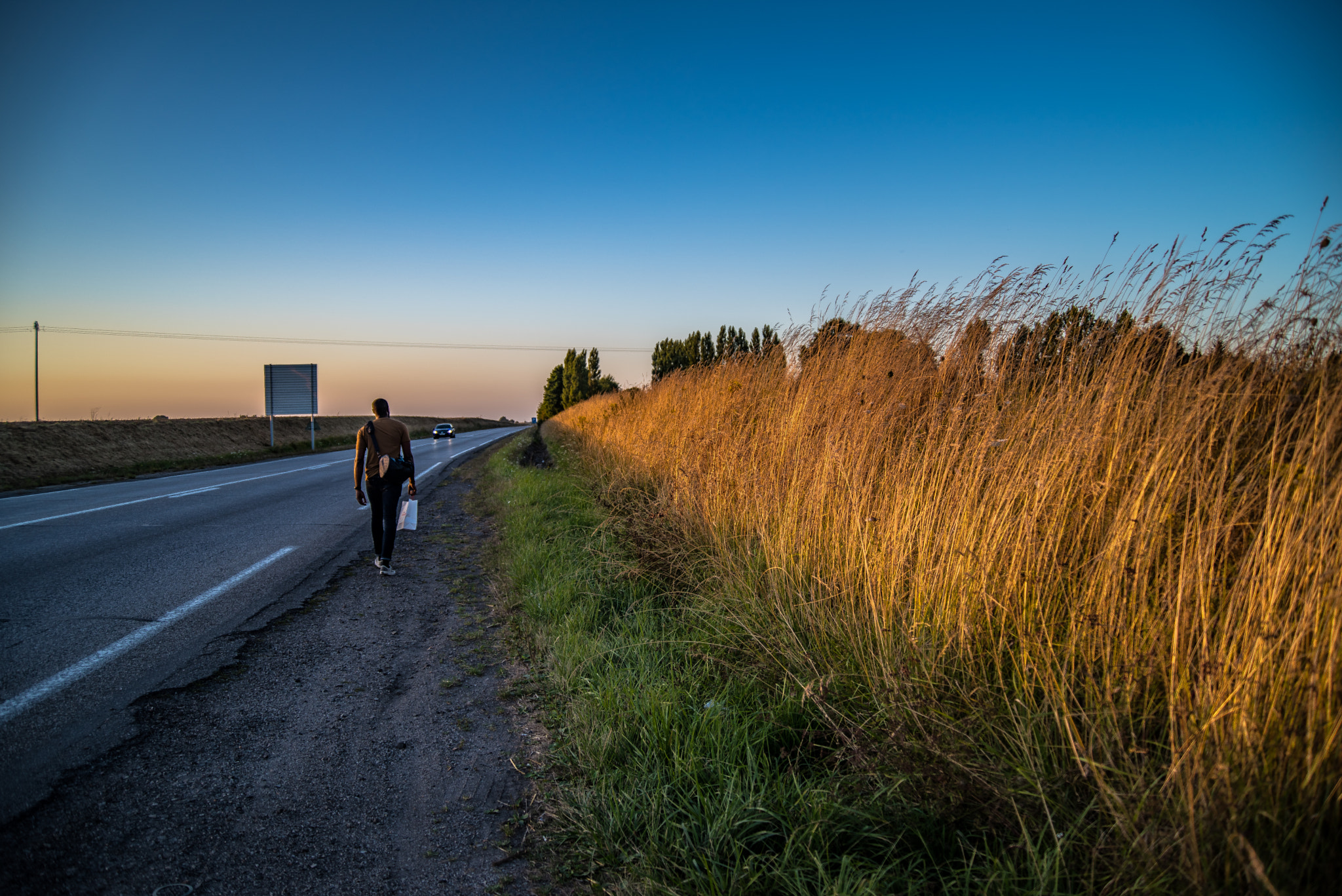AF Zoom-Nikkor 28-80mm f/3.3-5.6G sample photo. Vanishing point photography