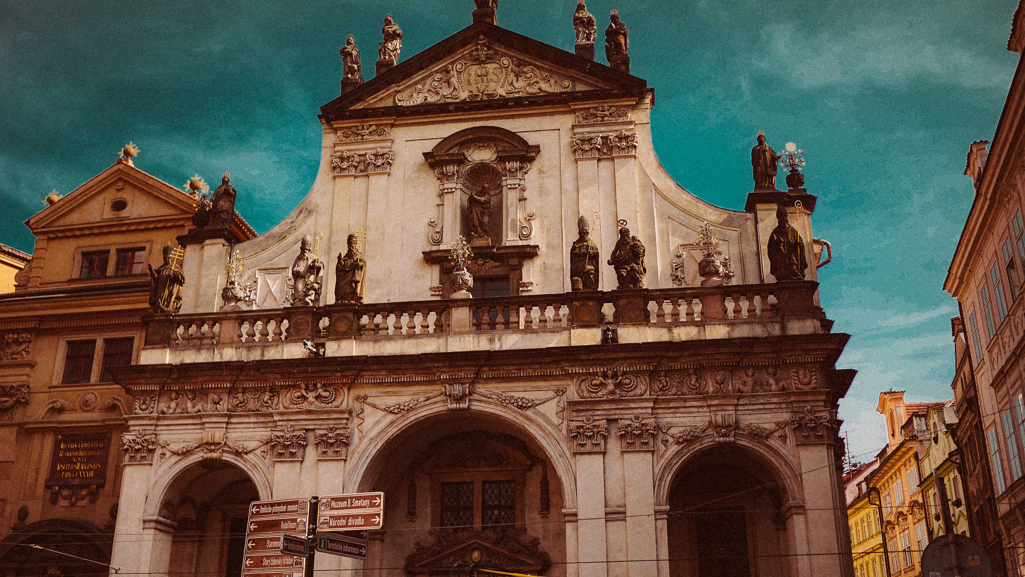 Sony a7R + Sony Distagon T* FE 35mm F1.4 ZA sample photo. Prague at a glance photography