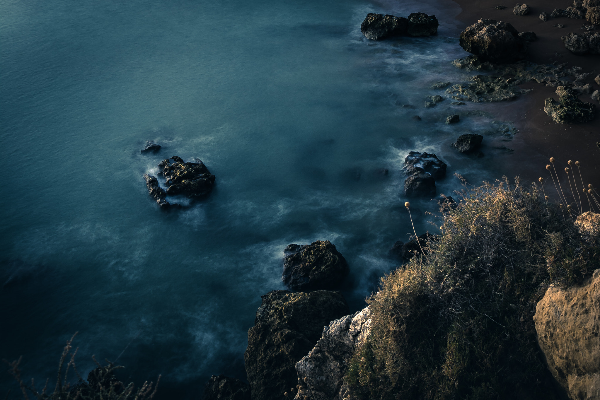 Sigma 17-35mm F2.8-4 EX DG  Aspherical HSM sample photo. Don't look down photography
