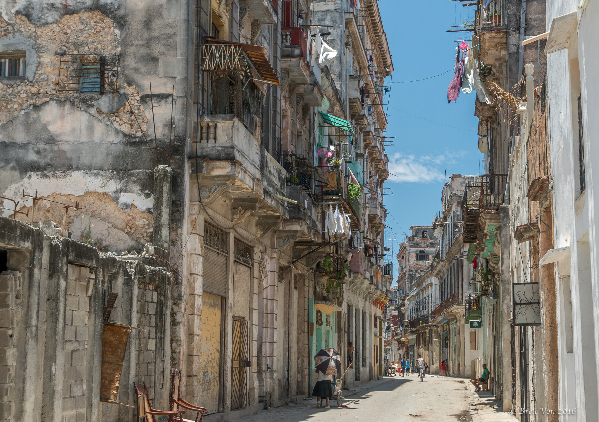 Sony E 18-200mm F3.5-6.3 OSS LE sample photo. Havana cuba city street photography