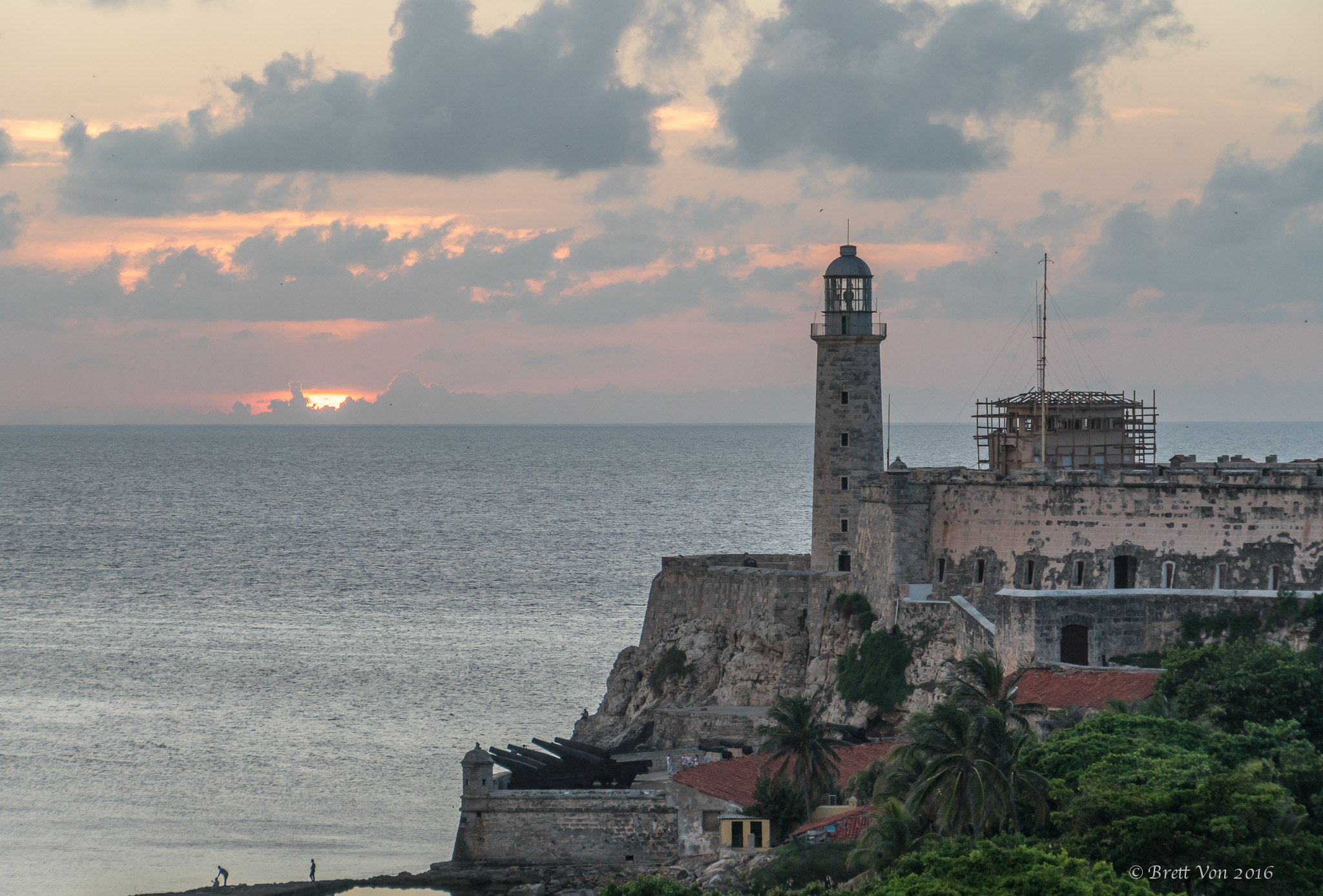 Sony a6300 + Sony E 18-200mm F3.5-6.3 OSS LE sample photo. Havana harbor lighthouse photography