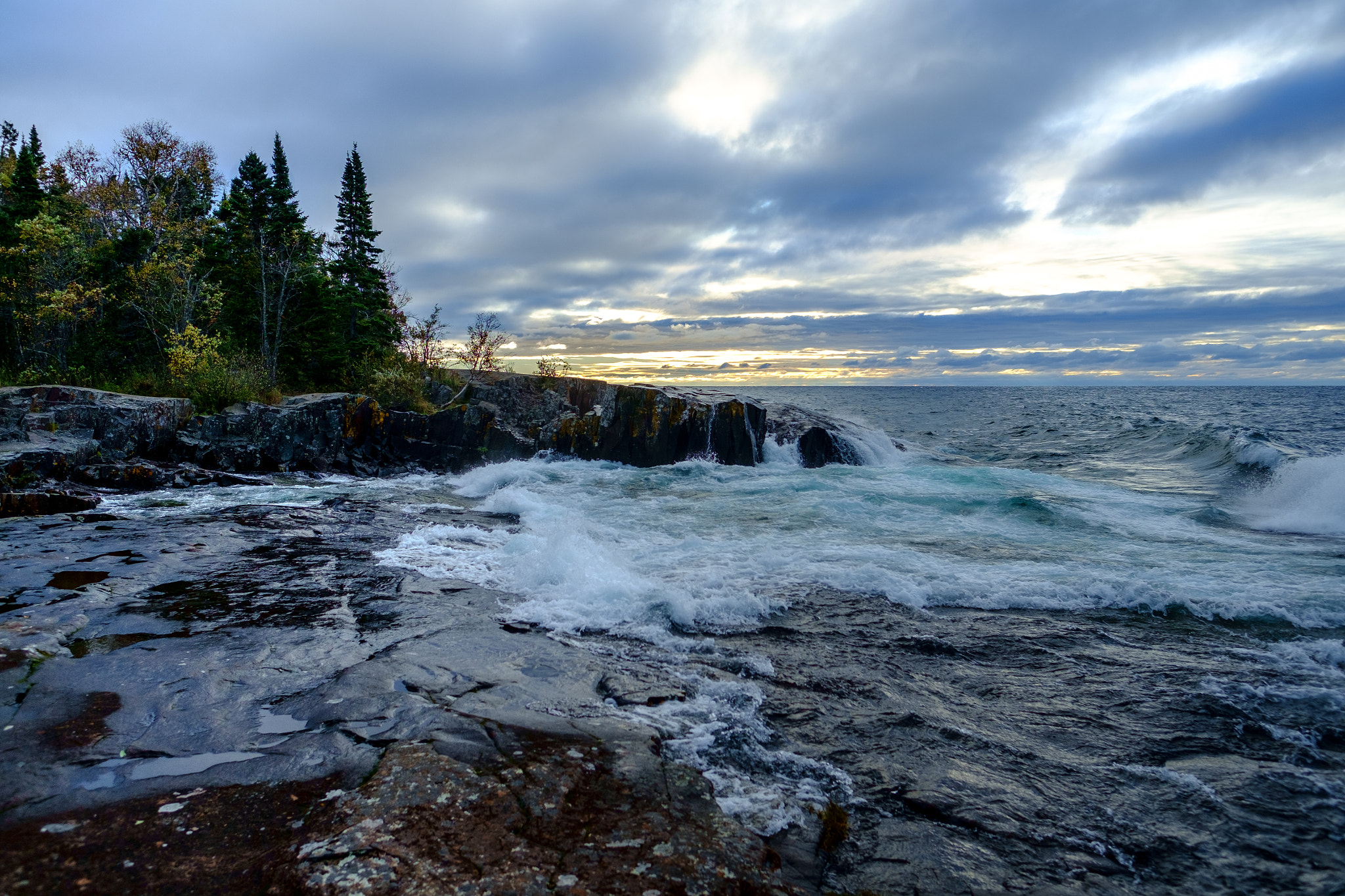 Fujifilm X-Pro1 + Fujifilm XF 16mm F1.4 R WR sample photo. Morning light and waves photography