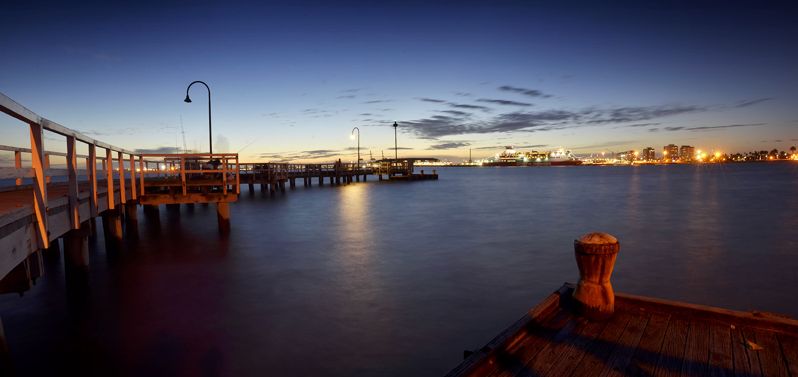 Nikon D7000 + Nikon AF-S Nikkor 14-24mm F2.8G ED sample photo. Port melbourne photography