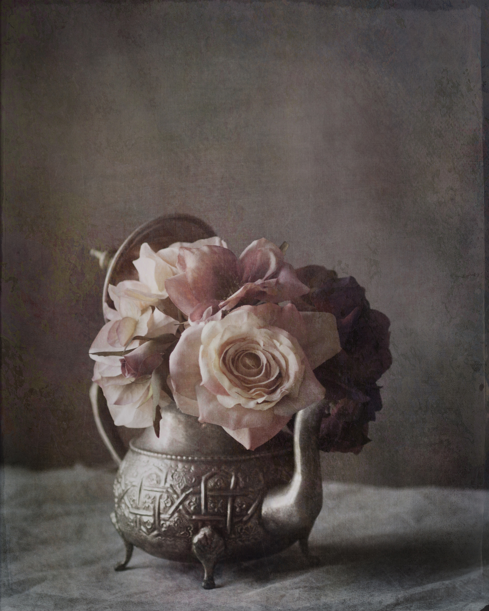 Canon EF 35-80mm f/4-5.6 sample photo. Rosas y tetera. photography
