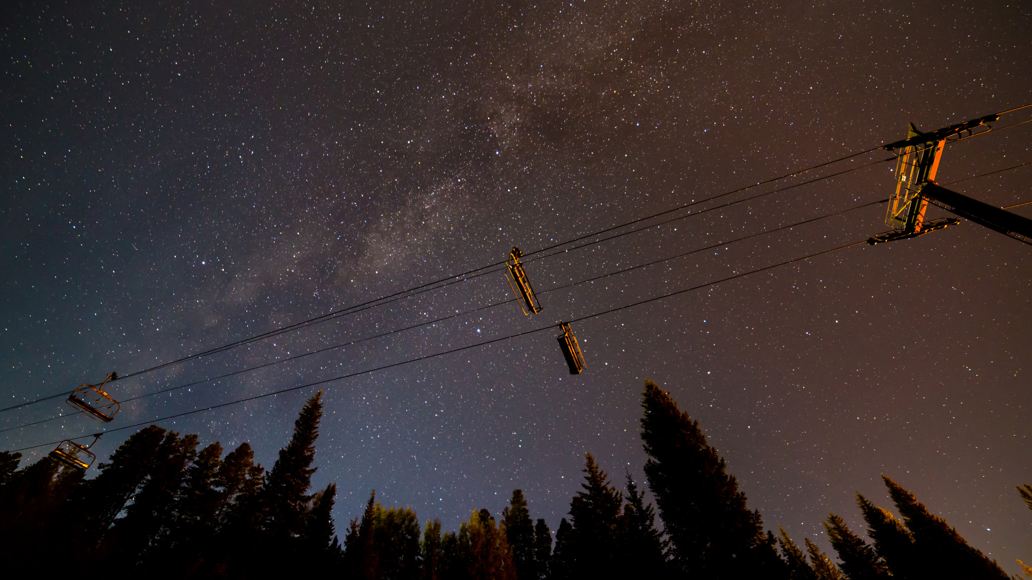 Samyang 14mm F2.8 ED AS IF UMC sample photo. Skiing the milky way photography
