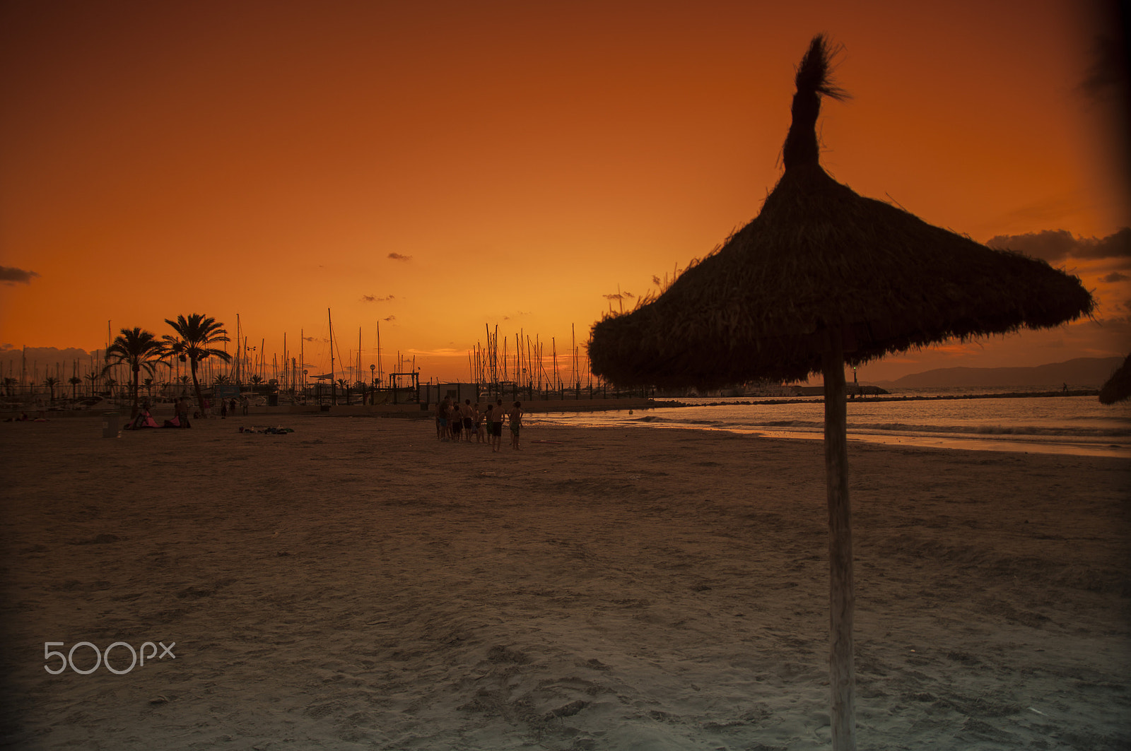 Sigma 17-70mm F2.8-4 DC Macro OS HSM sample photo. Unrecognizable group of people on evening beach at sunset photography