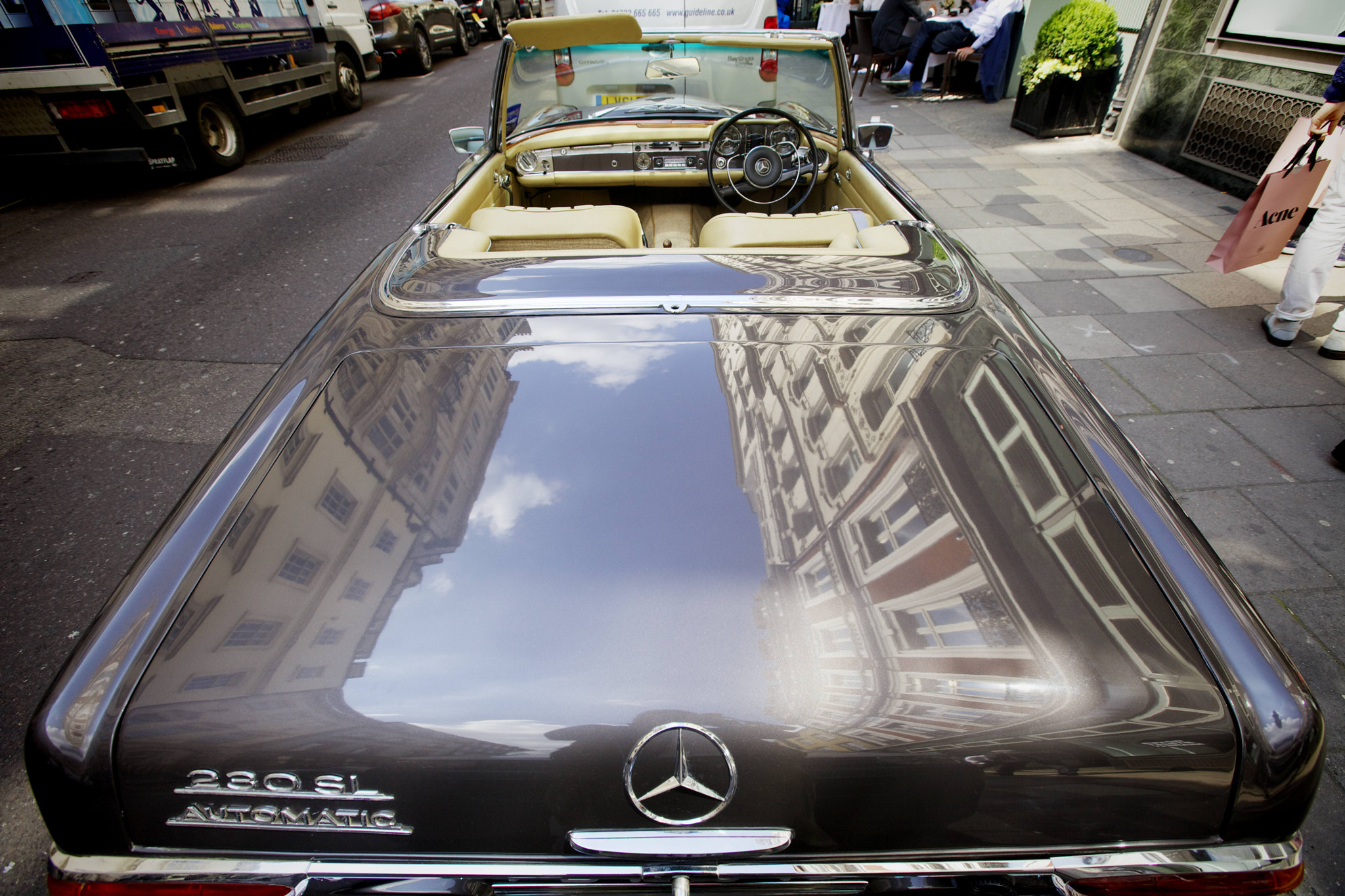 Canon EOS 5D Mark II sample photo. Vintage mercedes-benz on the streets of london, uk photography