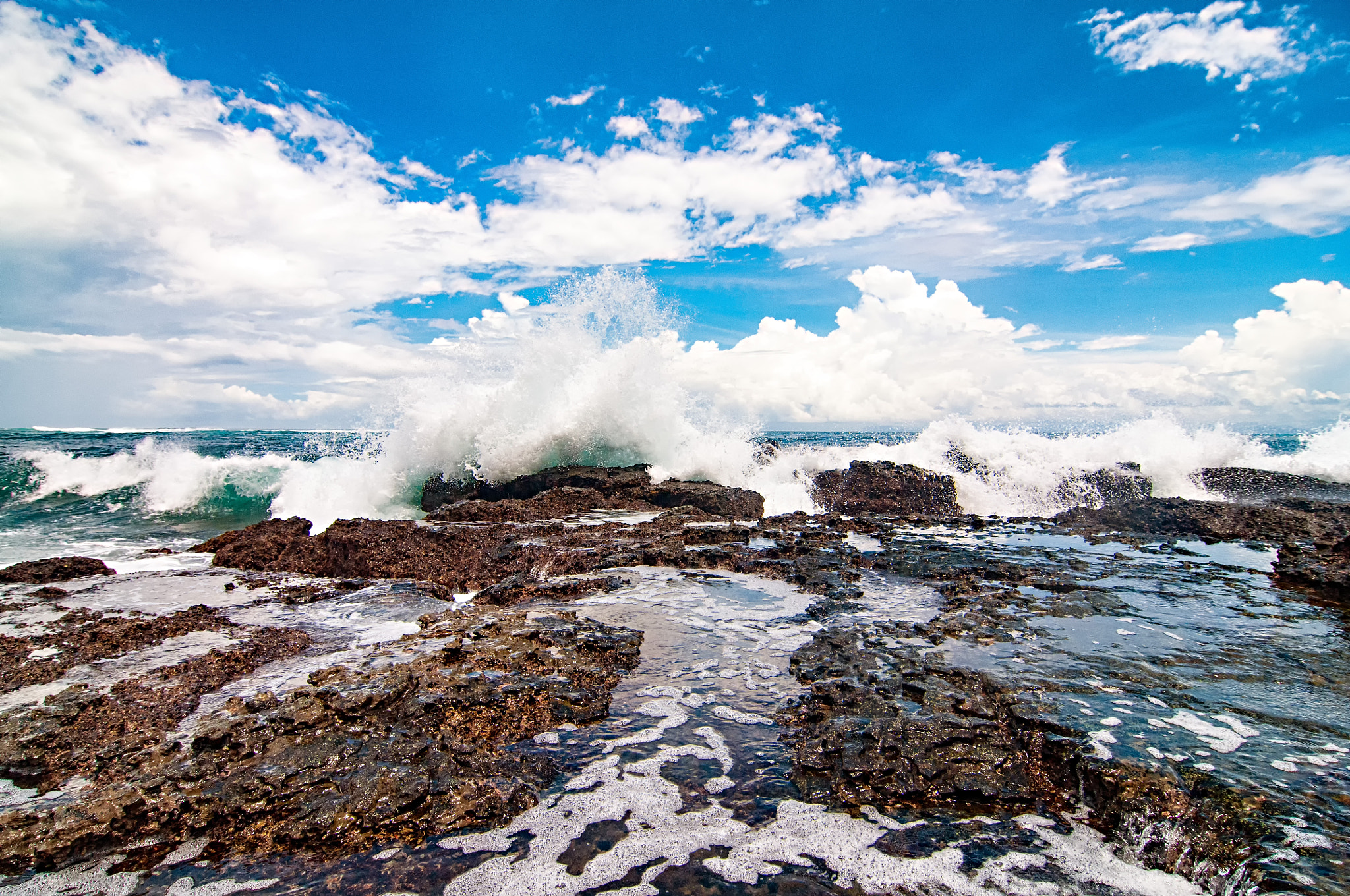 Tokina AT-X Pro 12-24mm F4 (IF) DX sample photo. Waves crashing photography