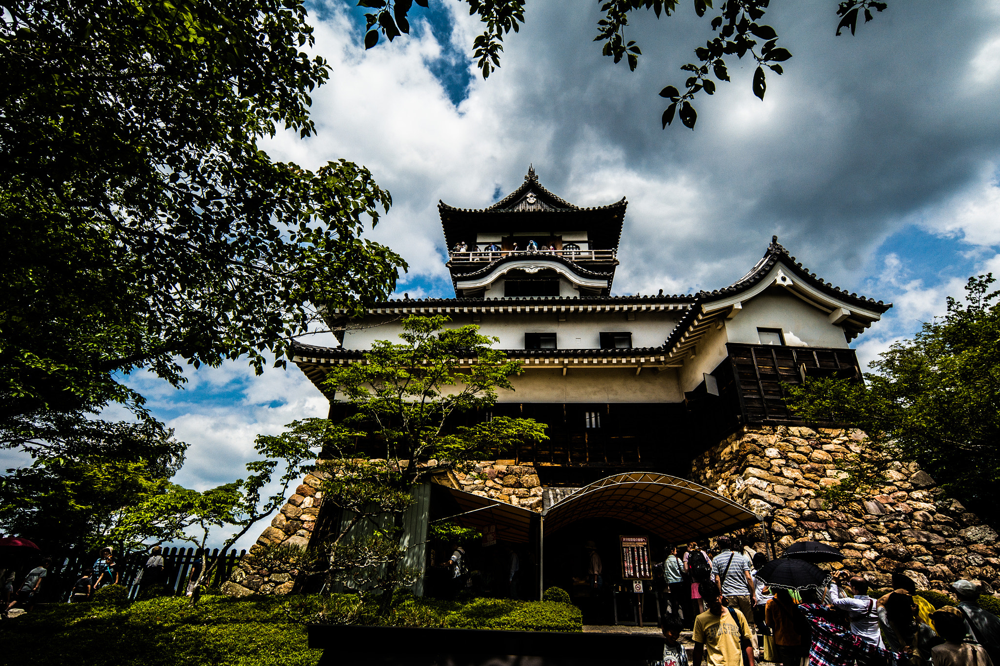 Samsung NX1000 + Samsung NX 12-24mm F4-5.6 ED sample photo. Inuyama castle photography