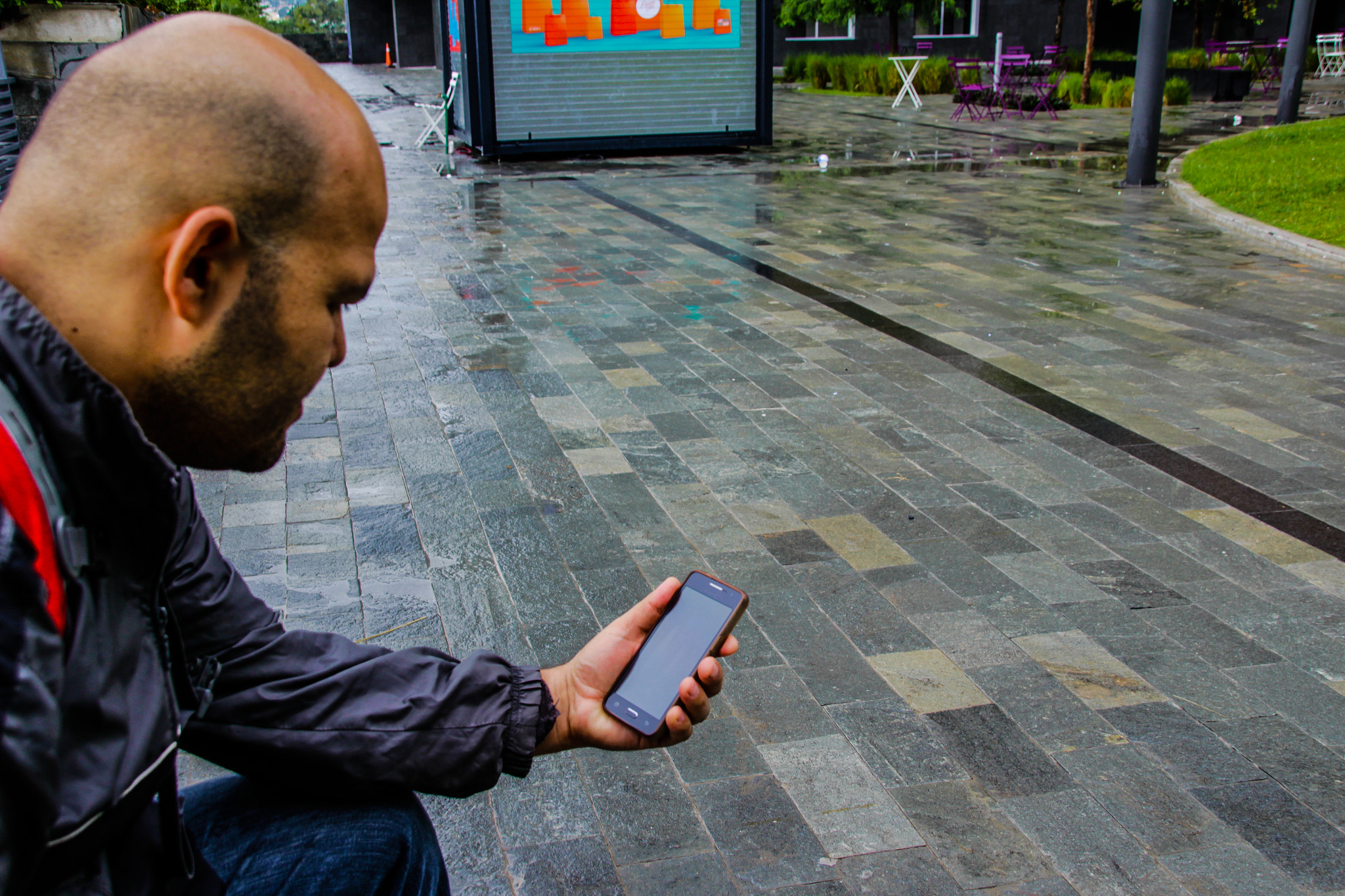 Sigma 18-250mm F3.5-6.3 DC OS HSM sample photo. Man looking at smartphone photography