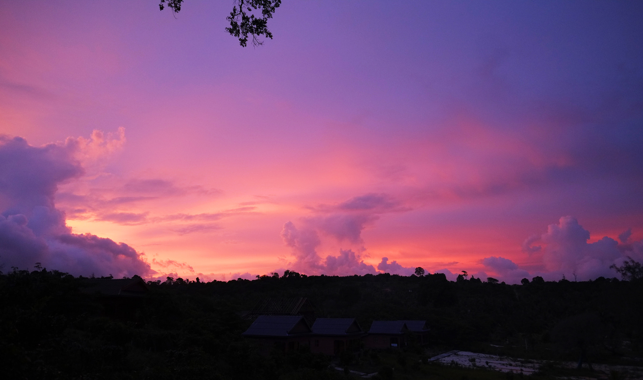 Fujifilm X-Pro1 + Fujifilm XF 14mm F2.8 R sample photo. Sunset at sihanouk ville photography