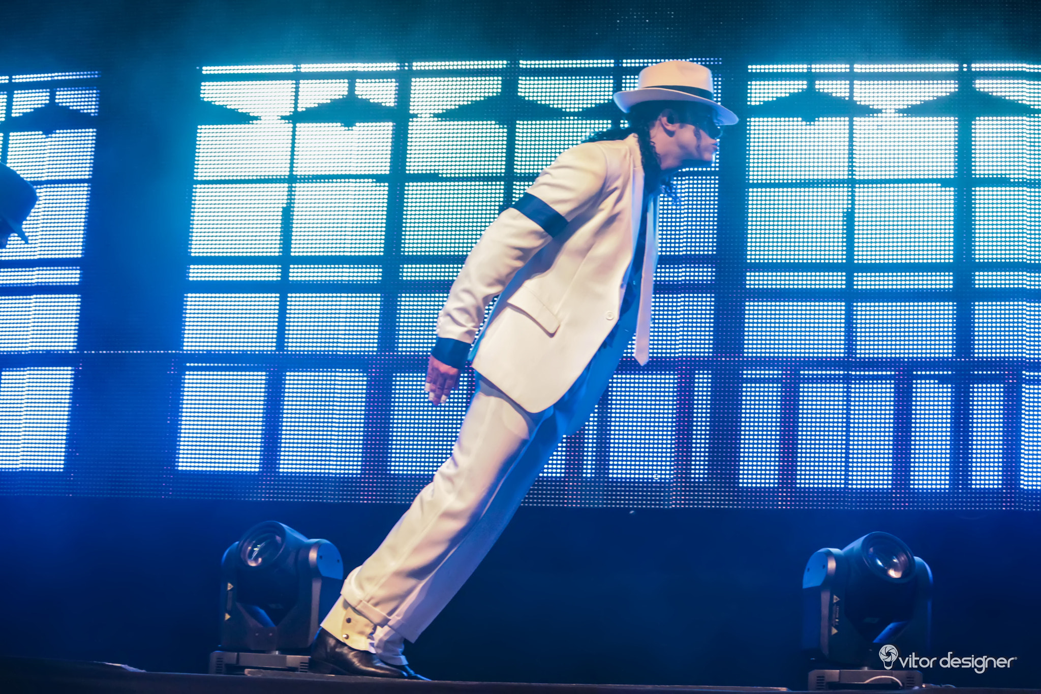 Canon EF-S 55-250mm F4-5.6 IS sample photo. Michael jackson impersonator photography