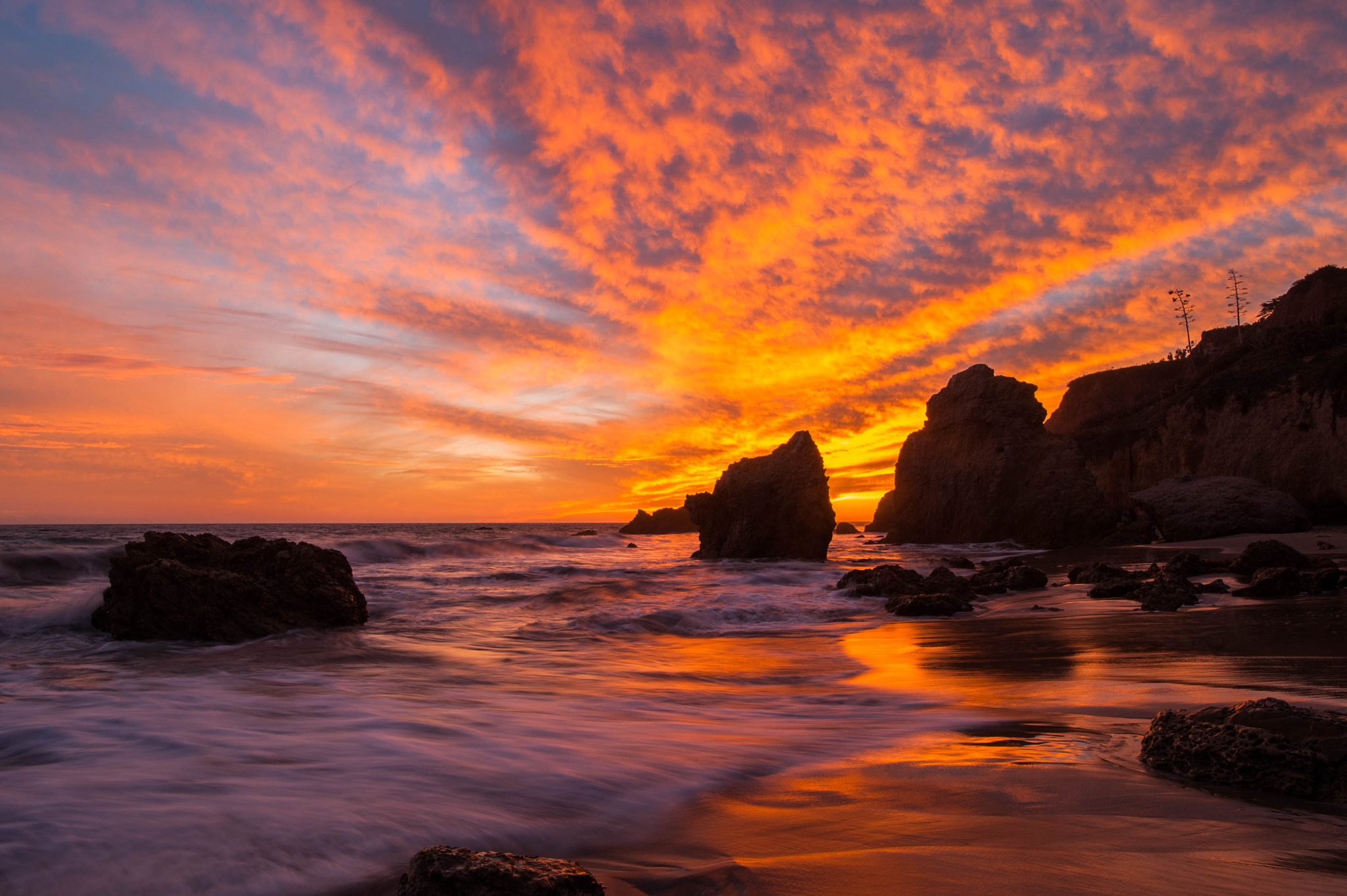 Nikon AF-S Nikkor 17-35mm F2.8D ED-IF sample photo. Malibu sunset photography