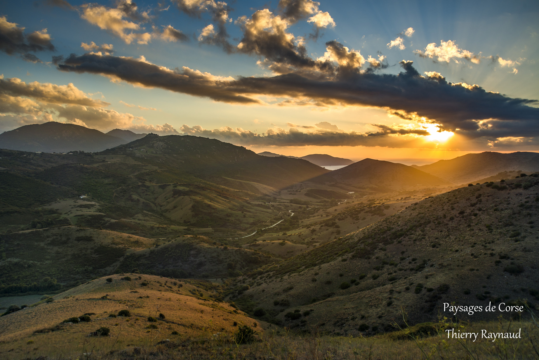 AF Zoom-Nikkor 24-120mm f/3.5-5.6D IF sample photo. Lava sunset photography