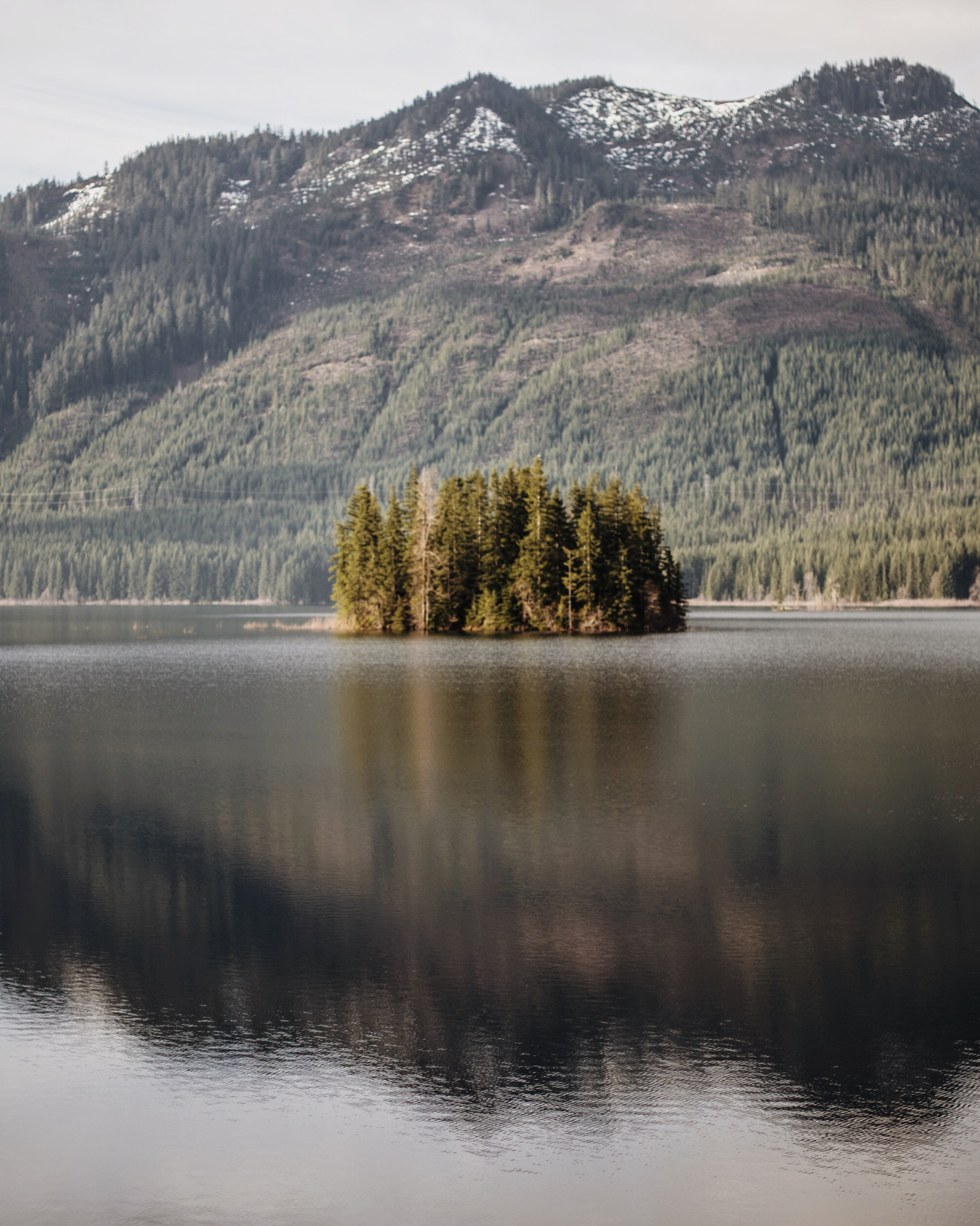 Nikon D4 + Nikon AF-S Nikkor 50mm F1.4G sample photo. Lake keechelus. snoqulamie pass. washington. photography
