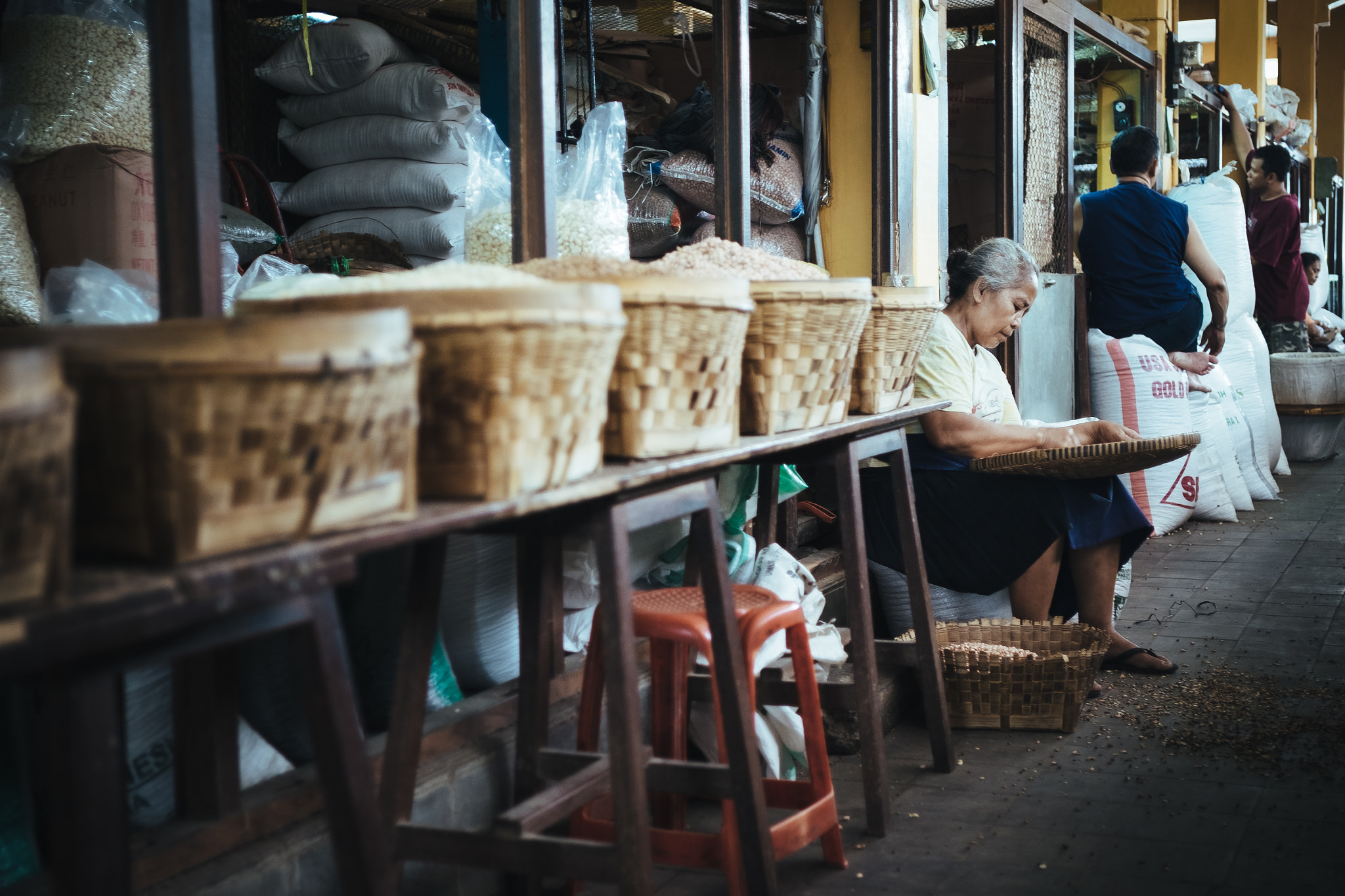 Fujifilm X-T10 + ZEISS Touit 32mm F1.8 sample photo. Traditional market photography