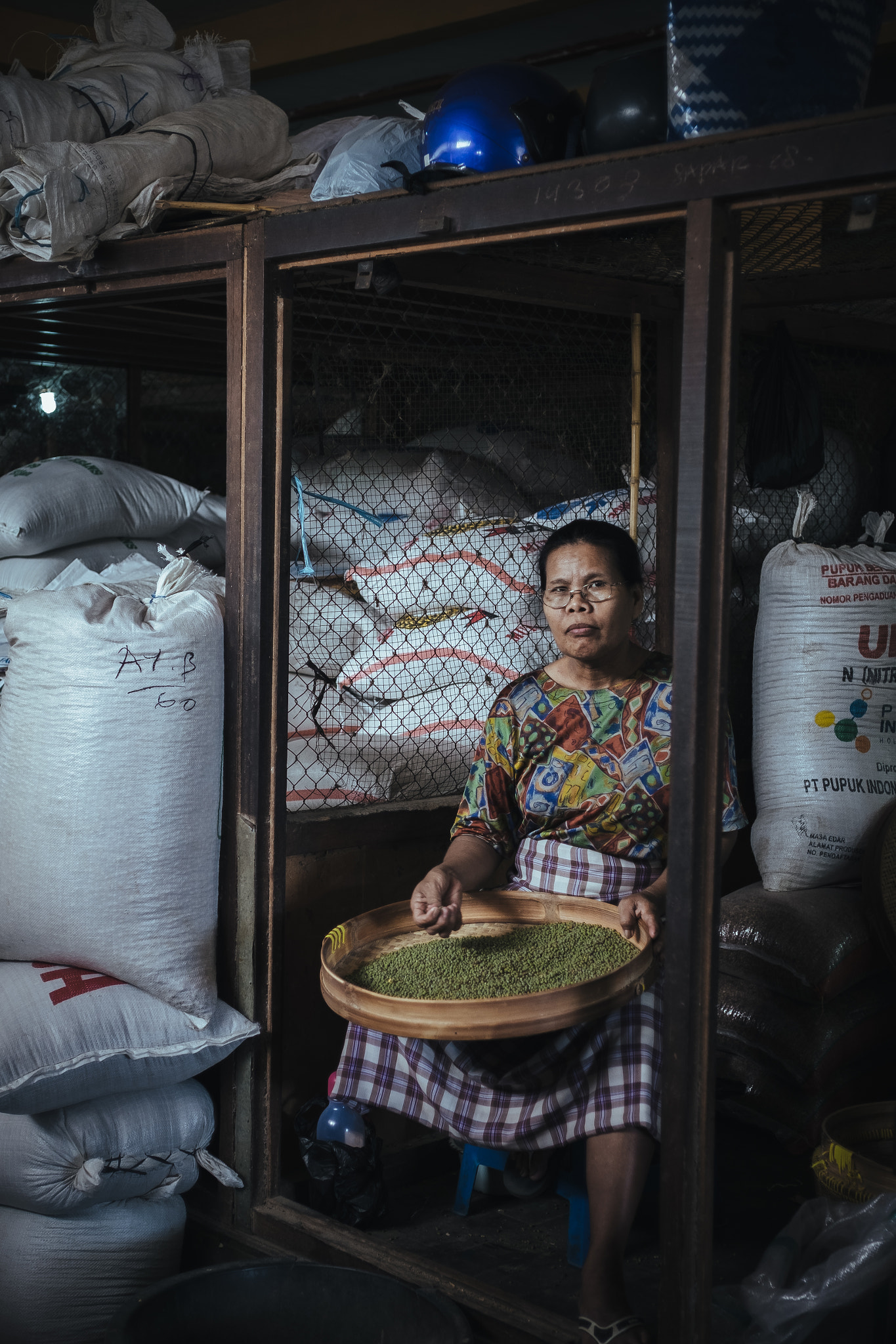 Fujifilm X-T10 + ZEISS Touit 32mm F1.8 sample photo. Traditional market photography