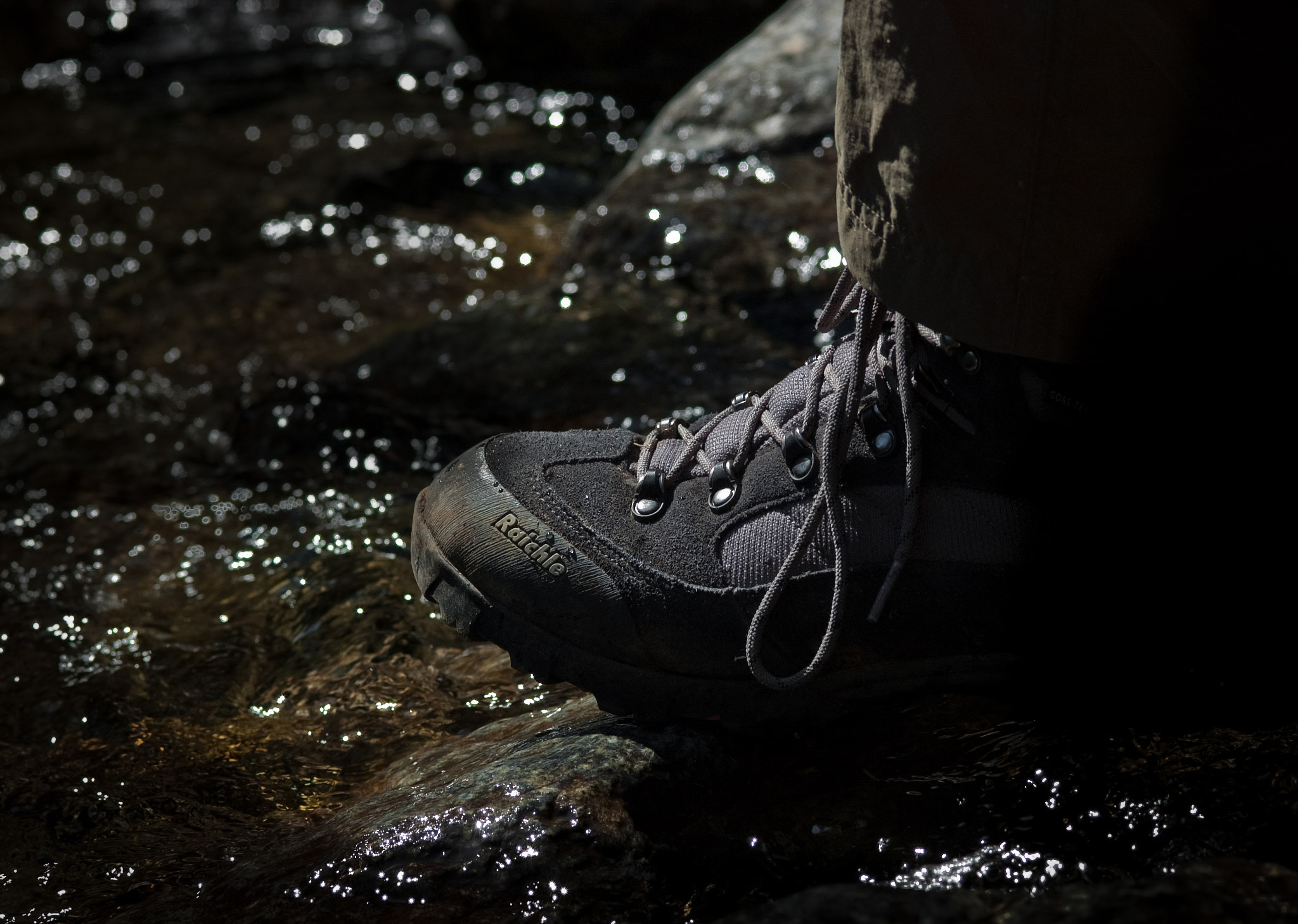 Nikon D70s + AF Micro-Nikkor 105mm f/2.8 sample photo. Gor-tex boots in river photography