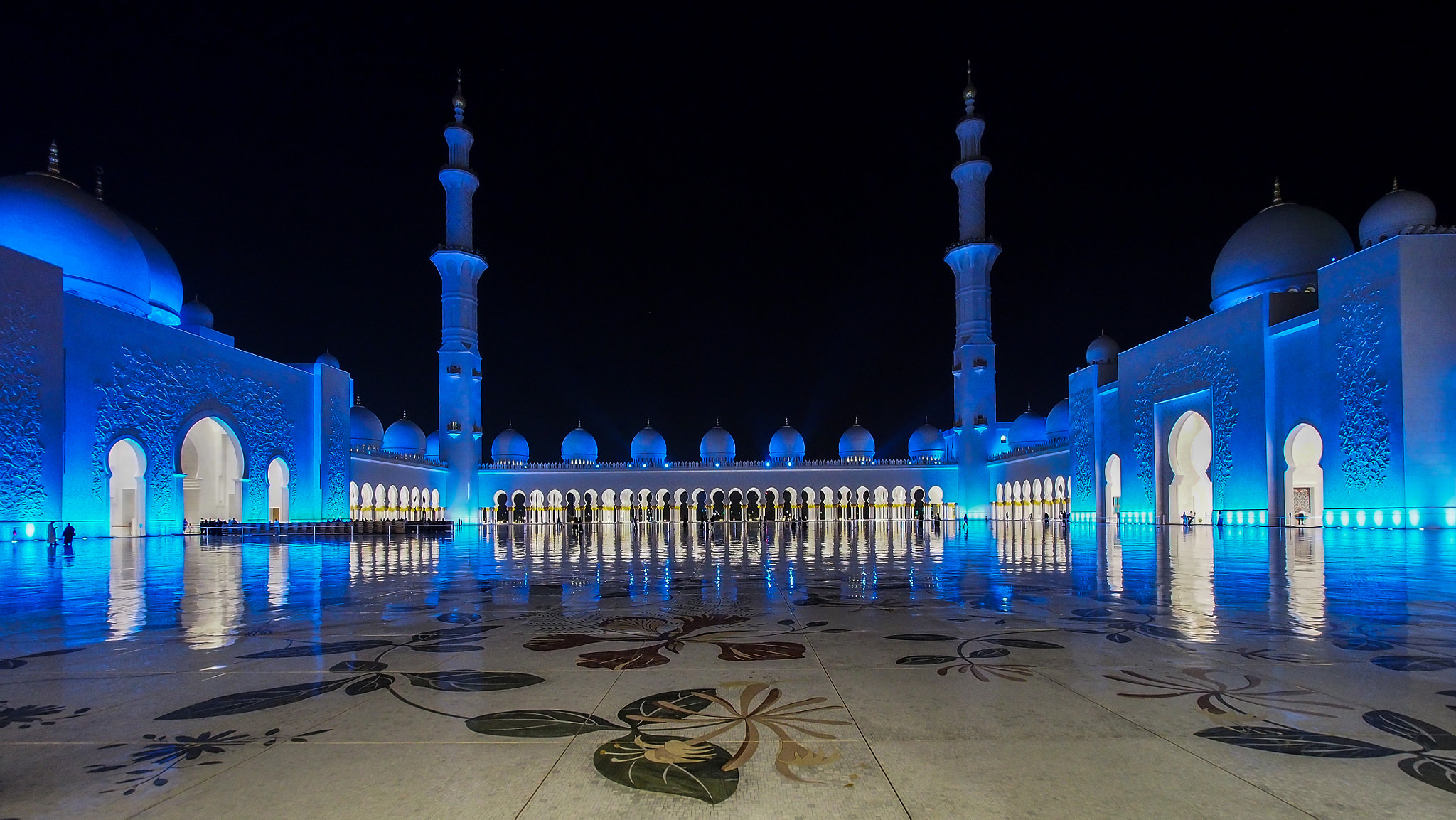 Olympus OM-D E-M5 + Olympus M.Zuiko Digital ED 7-14mm F2.8 PRO sample photo. Abu dhabi mosque photography